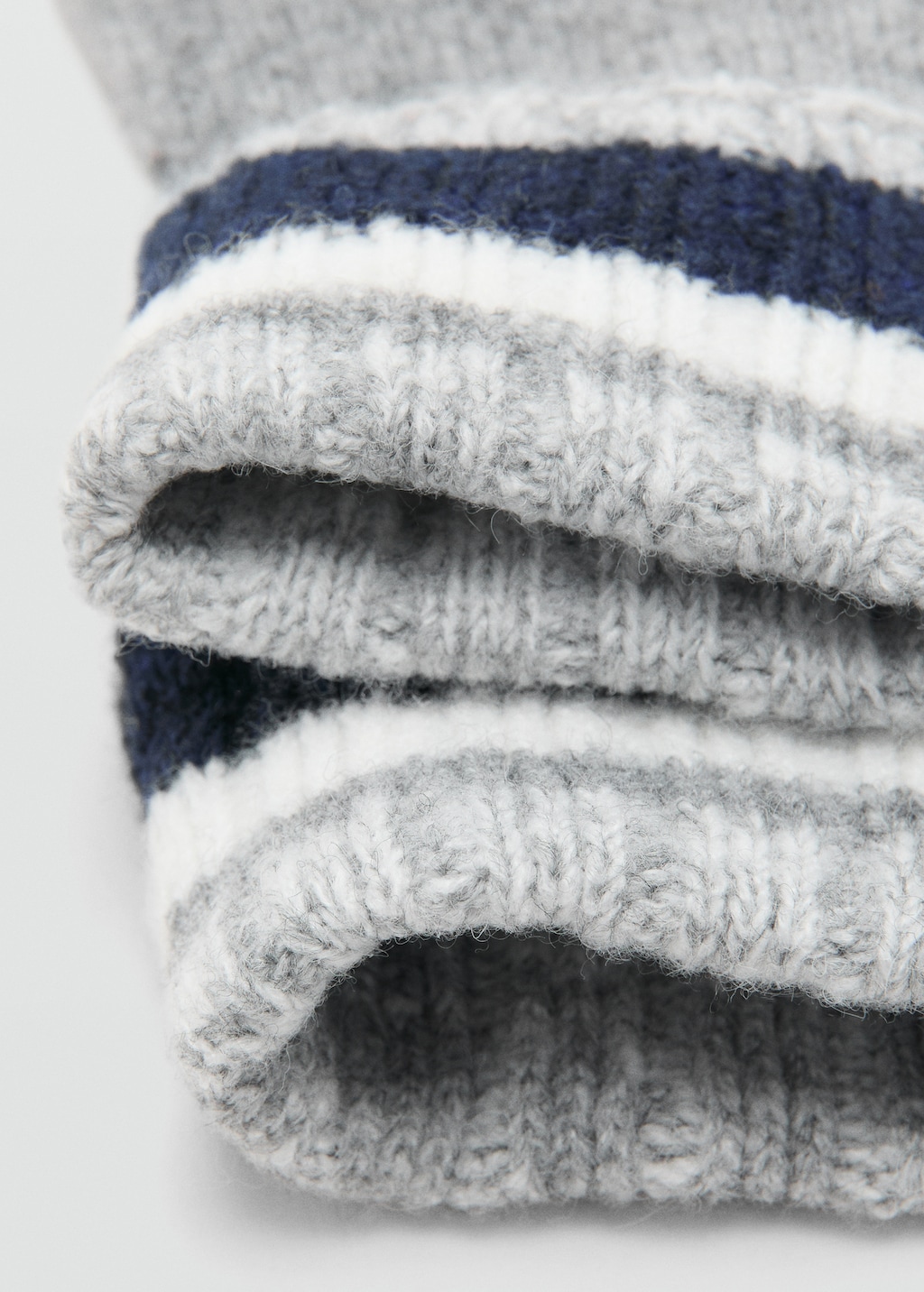 Striped knit gloves