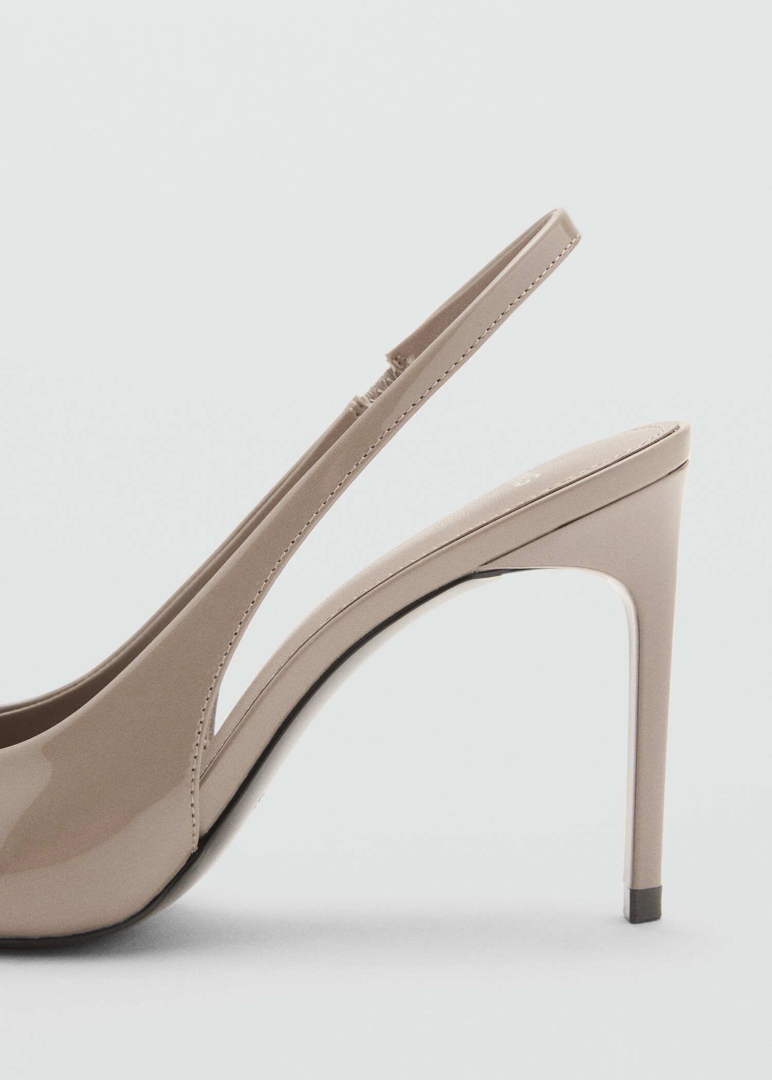 Patent heeled shoes - Details of the article 1