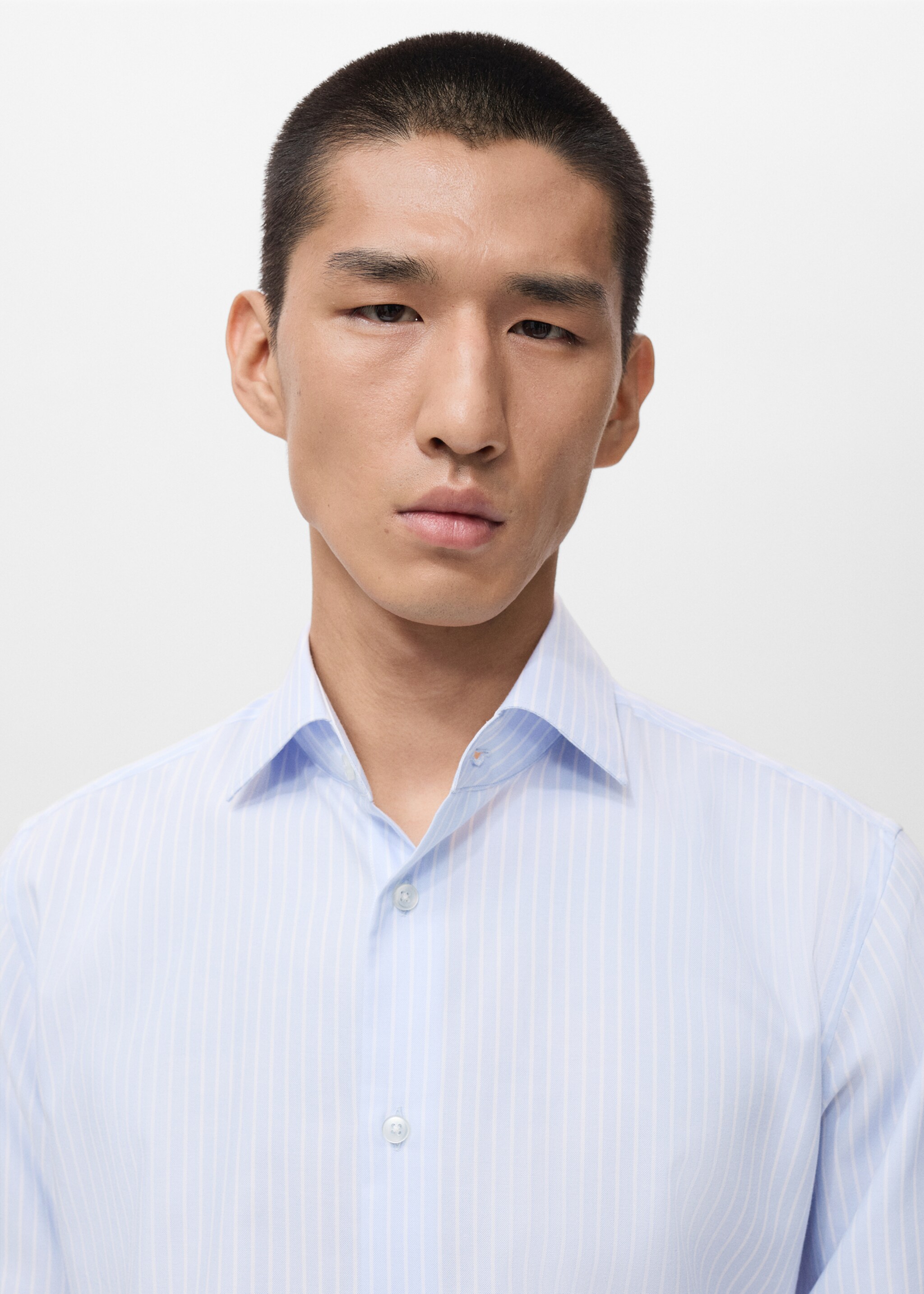 Gestreiftes Slim Fit-Hemd aus 100 % Baumwolle - Detail des Artikels 1, Himmelblau. Ref: 17066000-00.