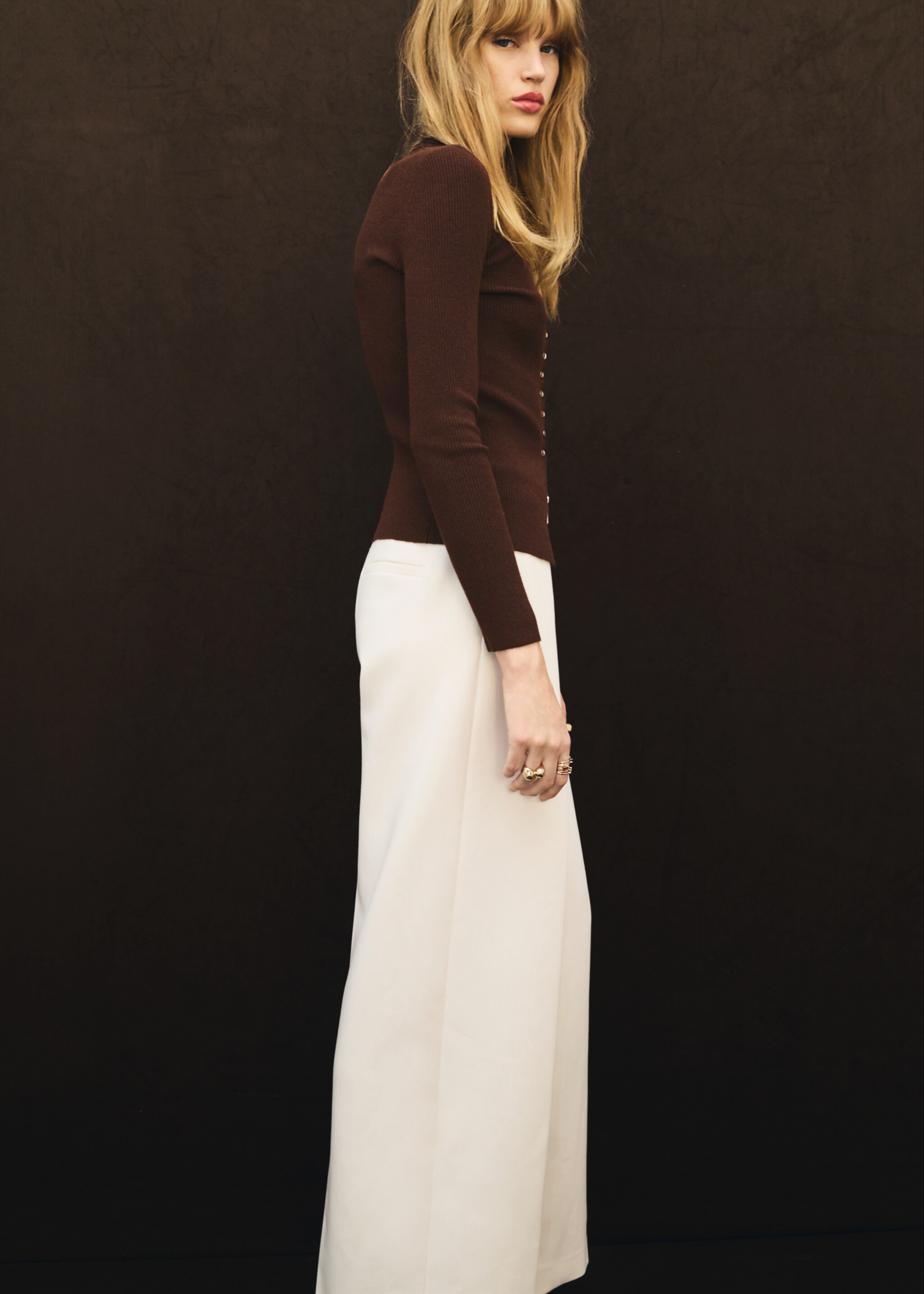 Pleated trousers with zip - Details of the article 1, Ecru. Ref: 17066002-00.