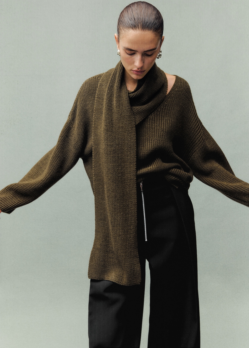 Pleated pants with zipper