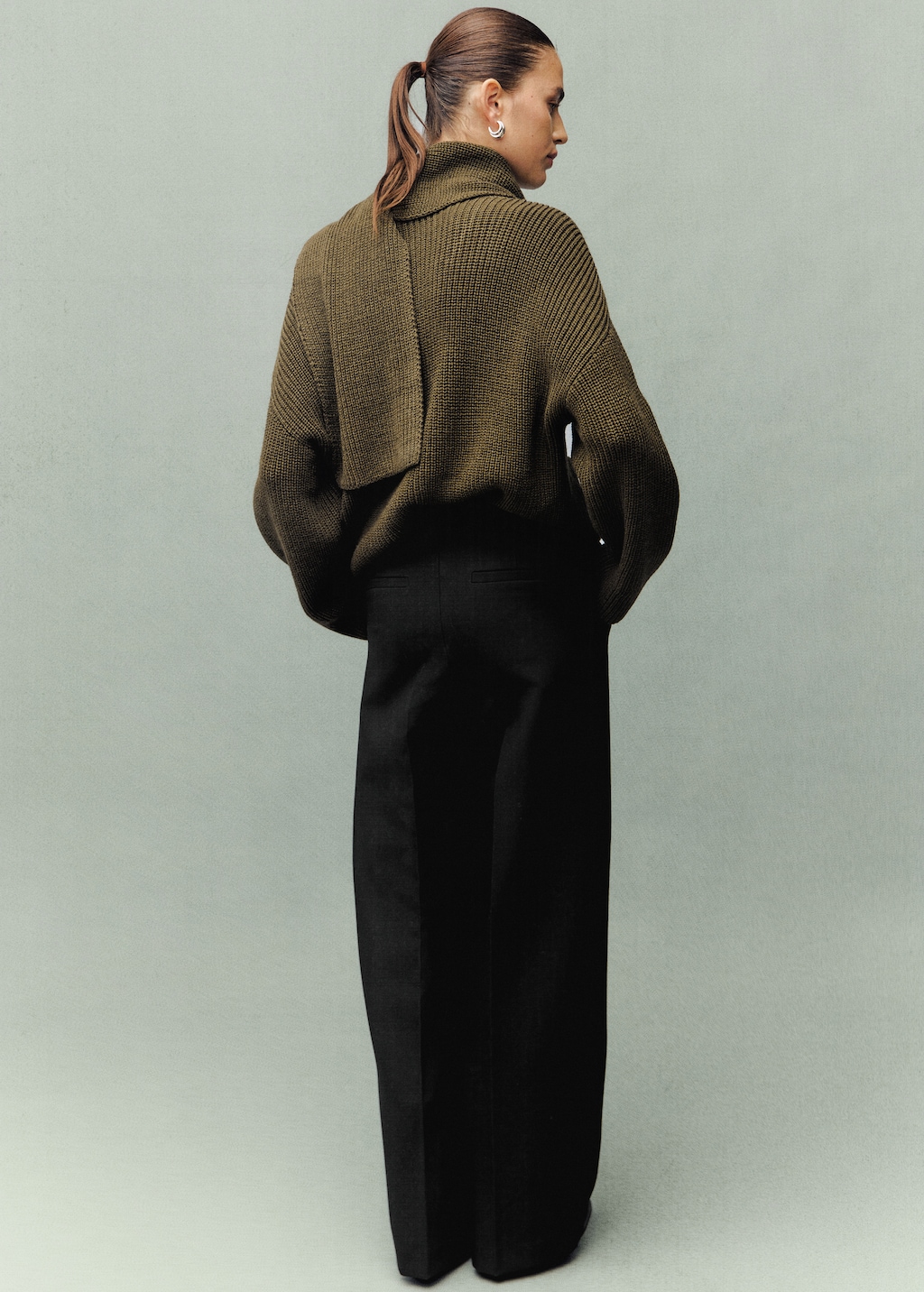 Pleated pants with zipper