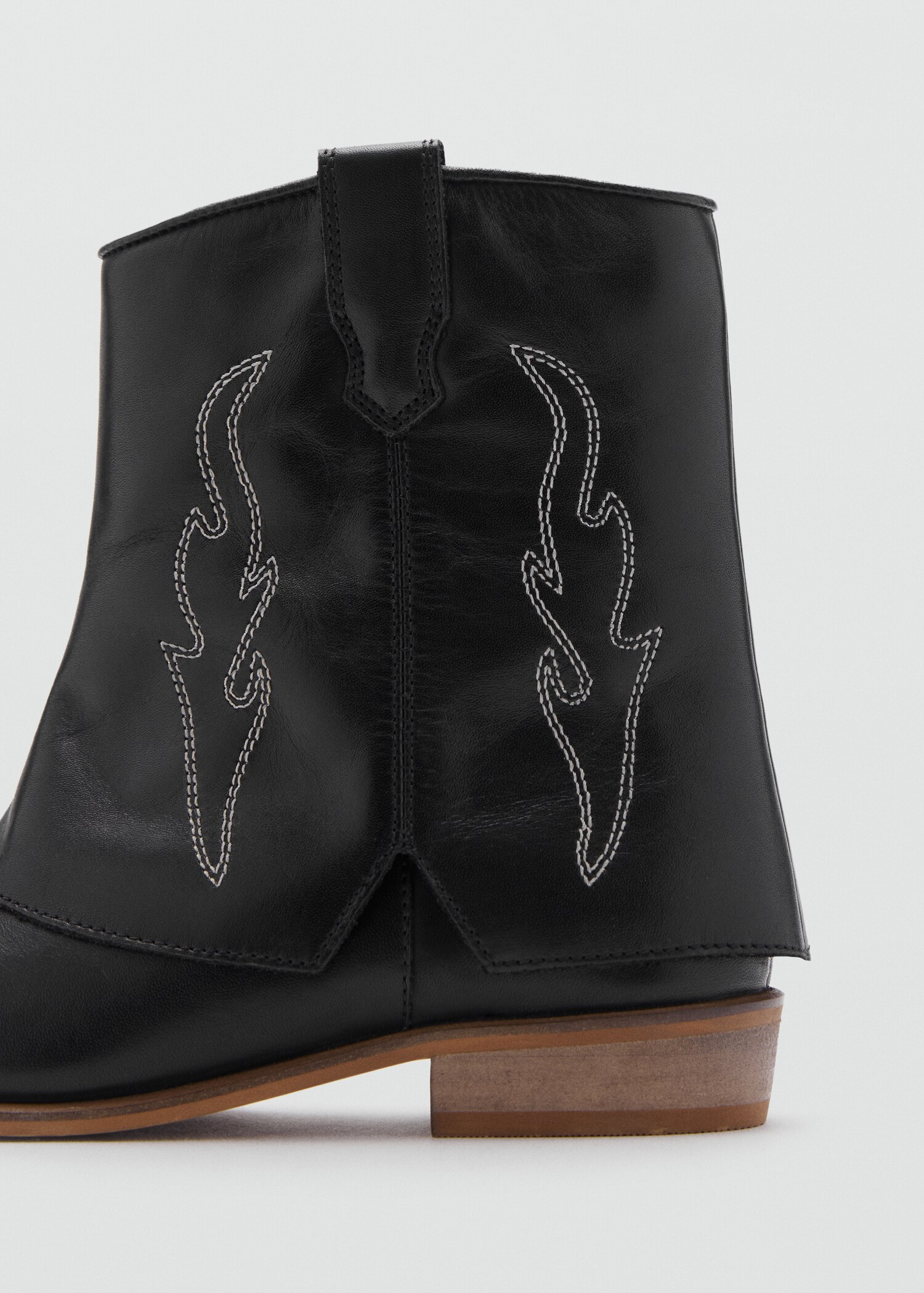 Bottine en cuir avec broderies - Détail de l'article 1