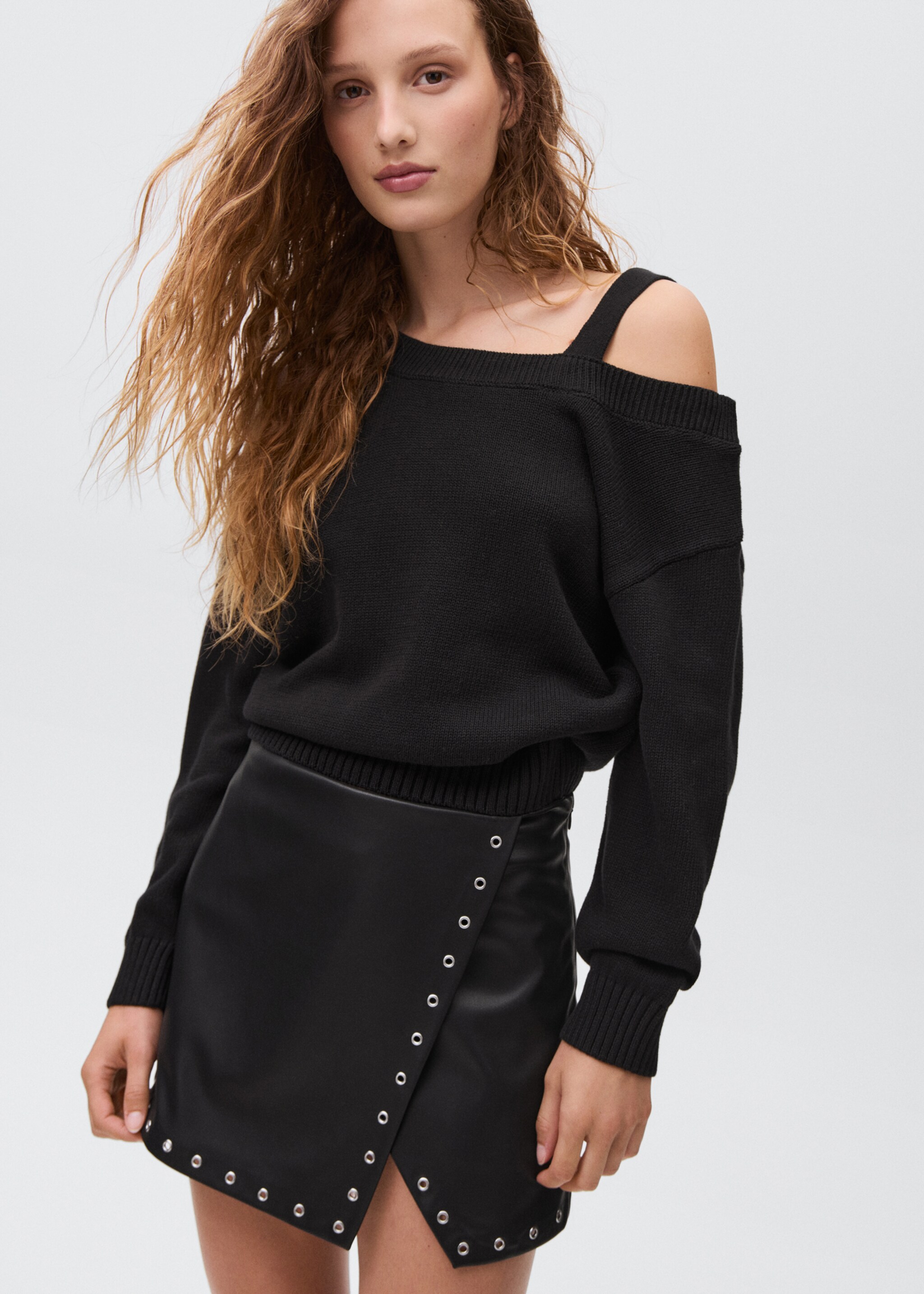 Leather-effect skirt with studs - Details of the article 1, Black. Ref: 17066331-00.