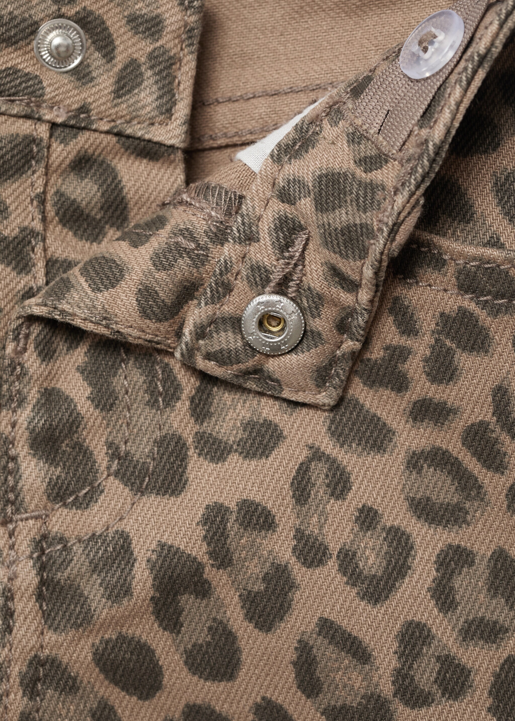 Trousers leopardb - Details of the article 0, Chocolate. Ref: 17066334-00.