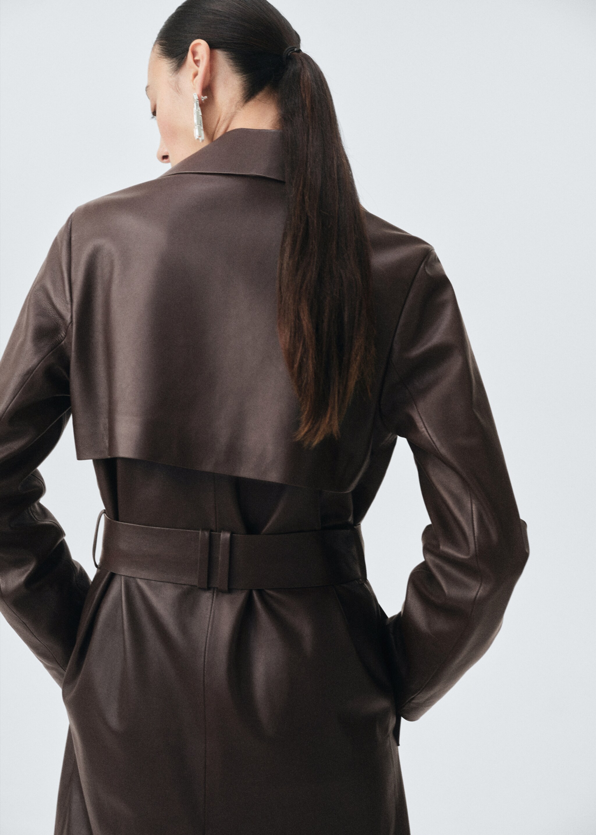 100% leather trench coat with belt - Details of the article 6, Brown. Ref: 17066343-00.