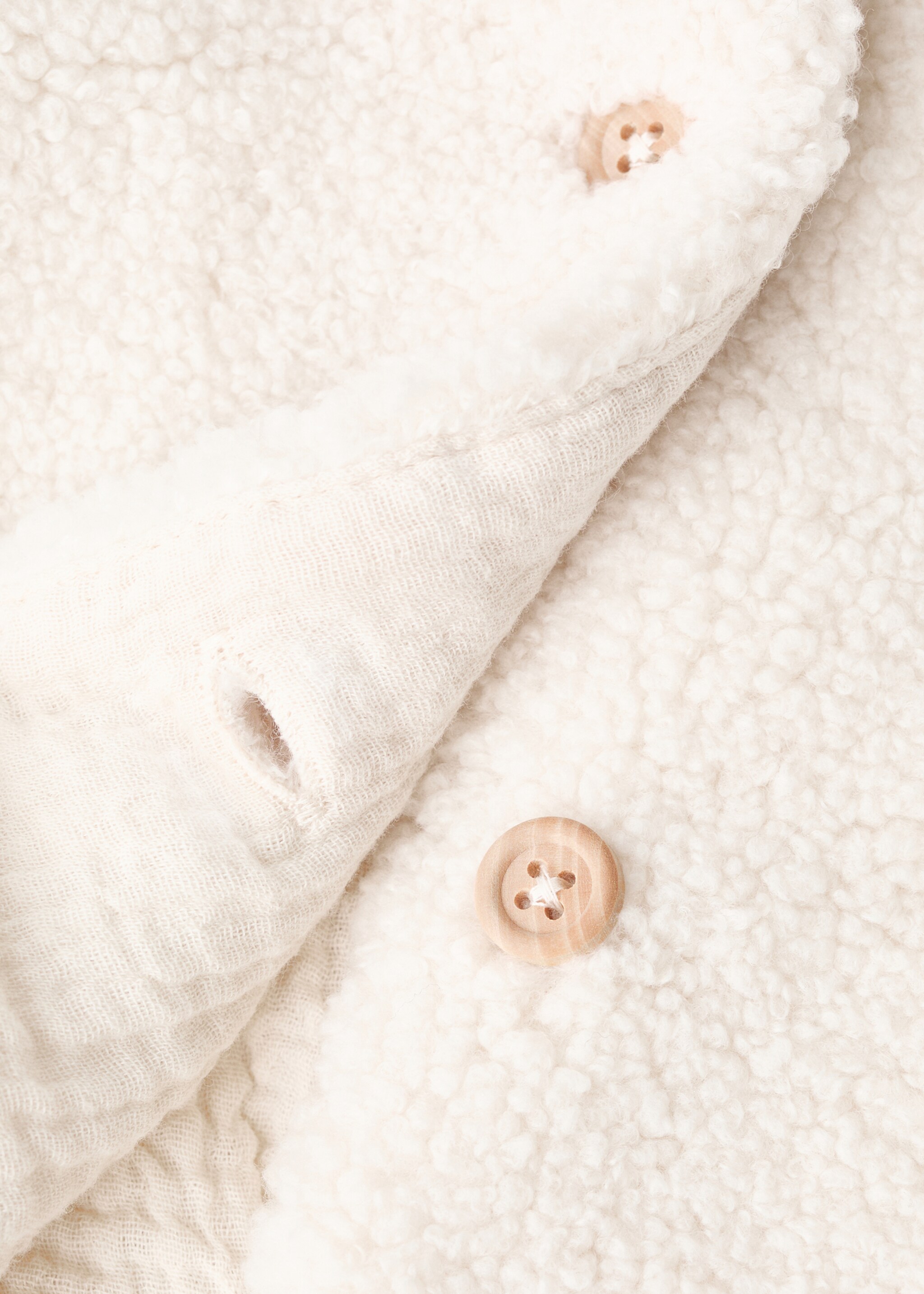 Shearling-effect hooded coat - Details of the article 8, Ecru. Ref: 17066345-00.