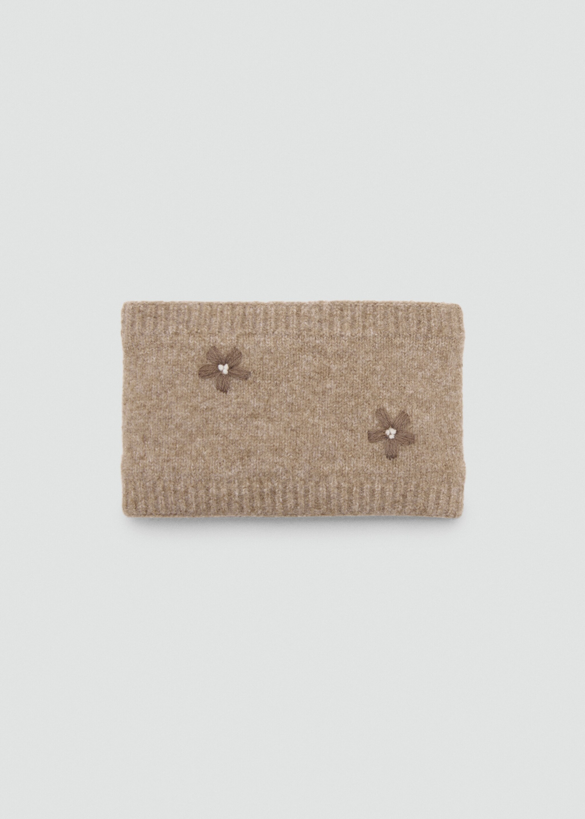Embroidered knit scarf - Article without model, Sand. Ref: 17066347-00.