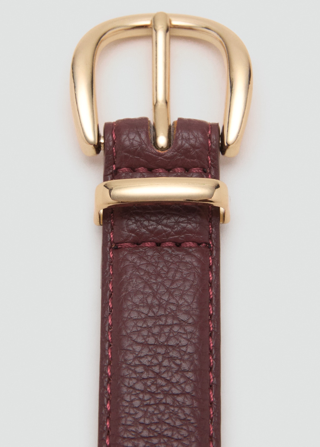 Oval buckle belt