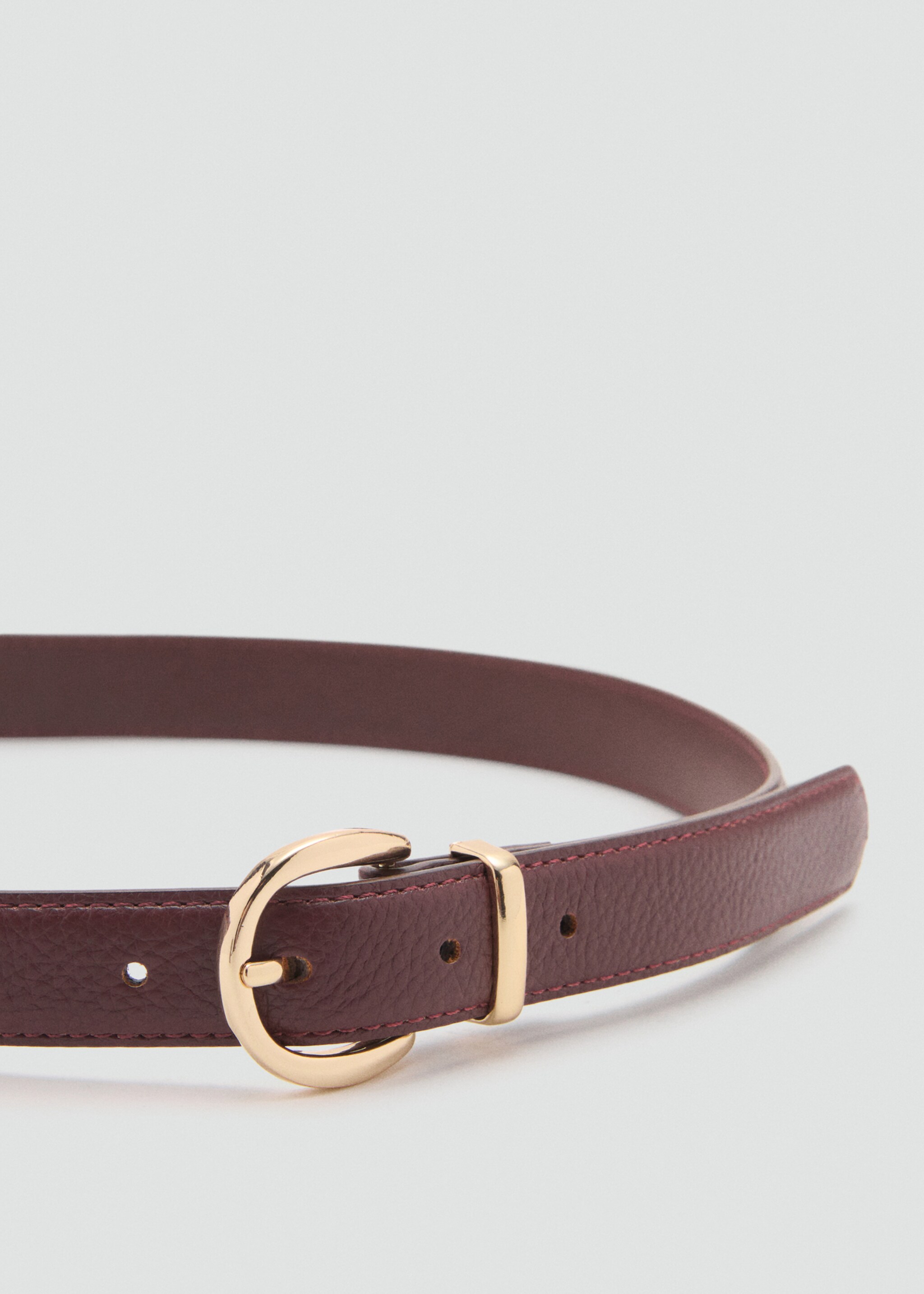 Oval buckle belt - Details of the article 1, Burgundy. Ref: 17066349-00.