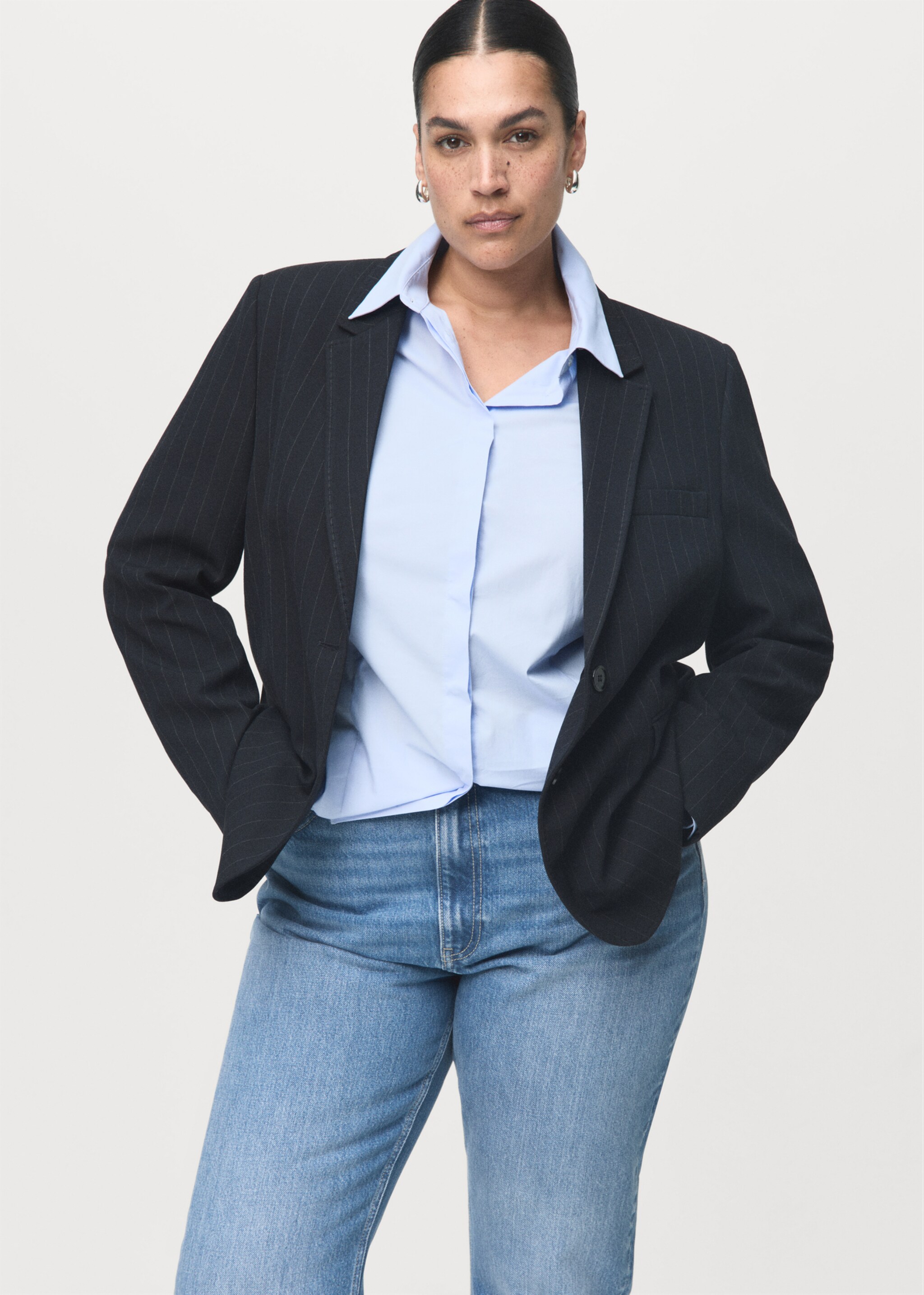 Mom2000 high-rise jeans - Details of the article 5, Medium Blue. Ref: 17066354-00.