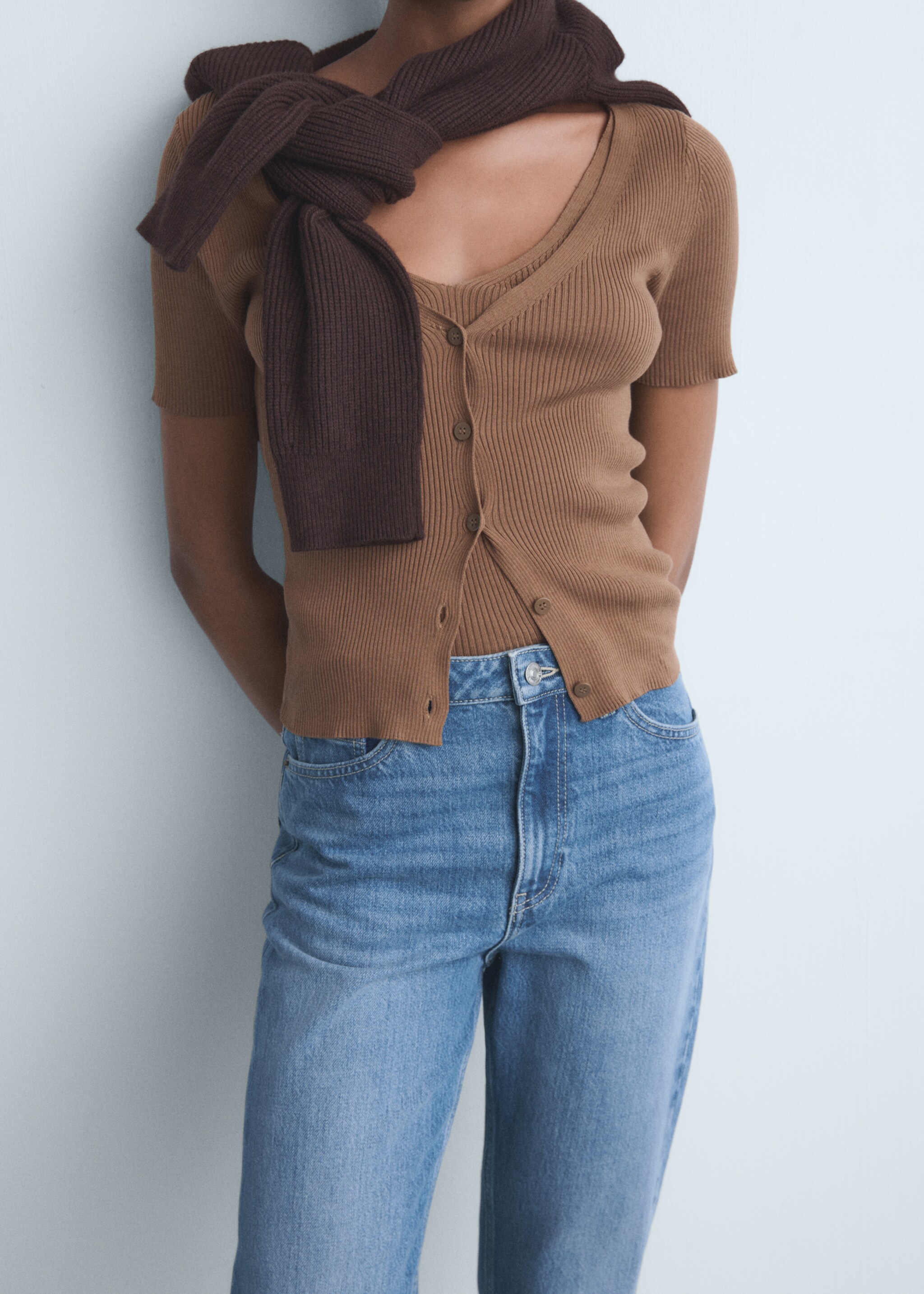 Mom2000 high-rise jeans - Details of the article 6, Medium Blue. Ref: 17066354-00.