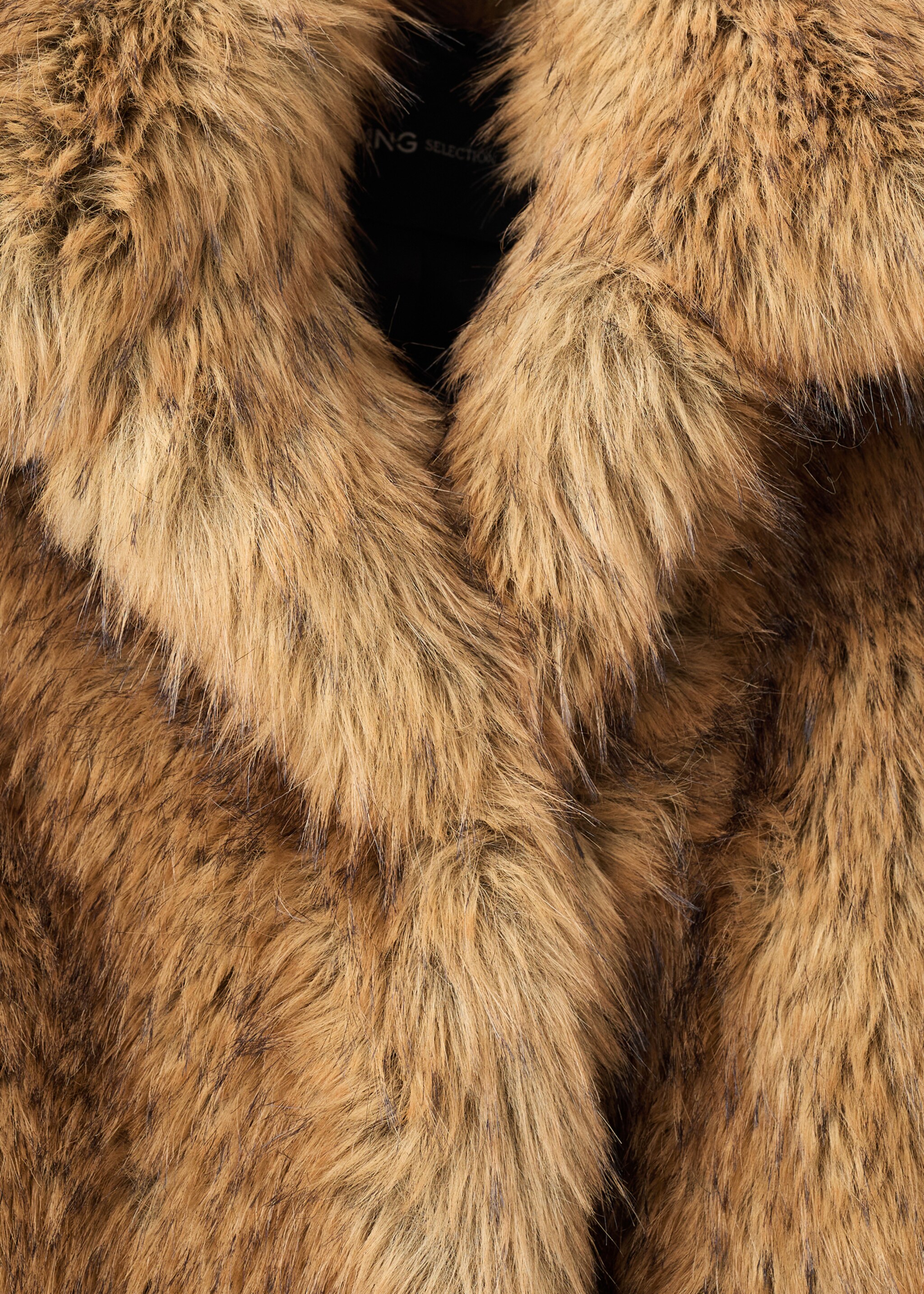 Fur-effect jacket with lapels - Details of the article 8, Brown. Ref: 17066357-00.