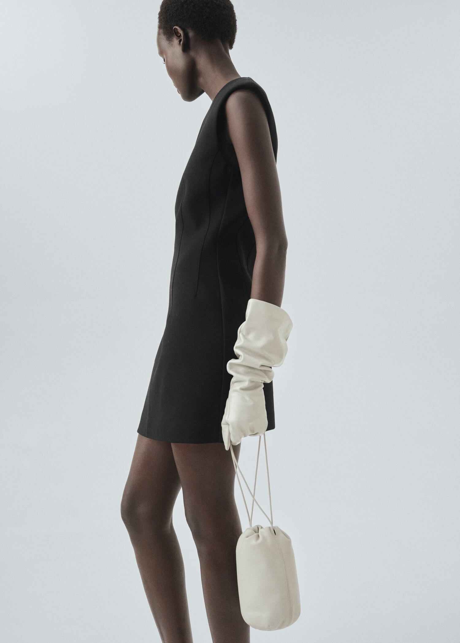 Robe courte à poche - Plan moyen
