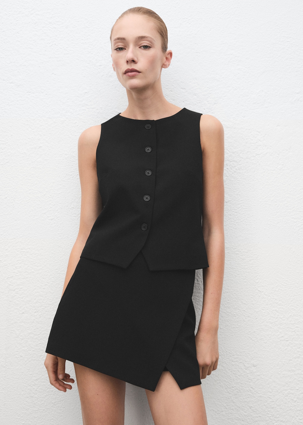 Suit vest with buttons