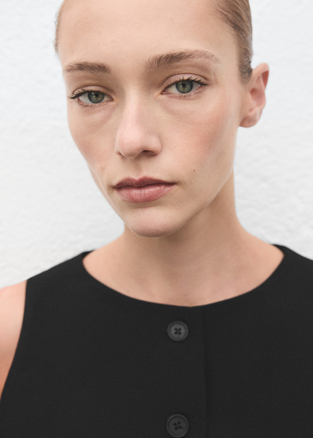 Suit vest with buttons