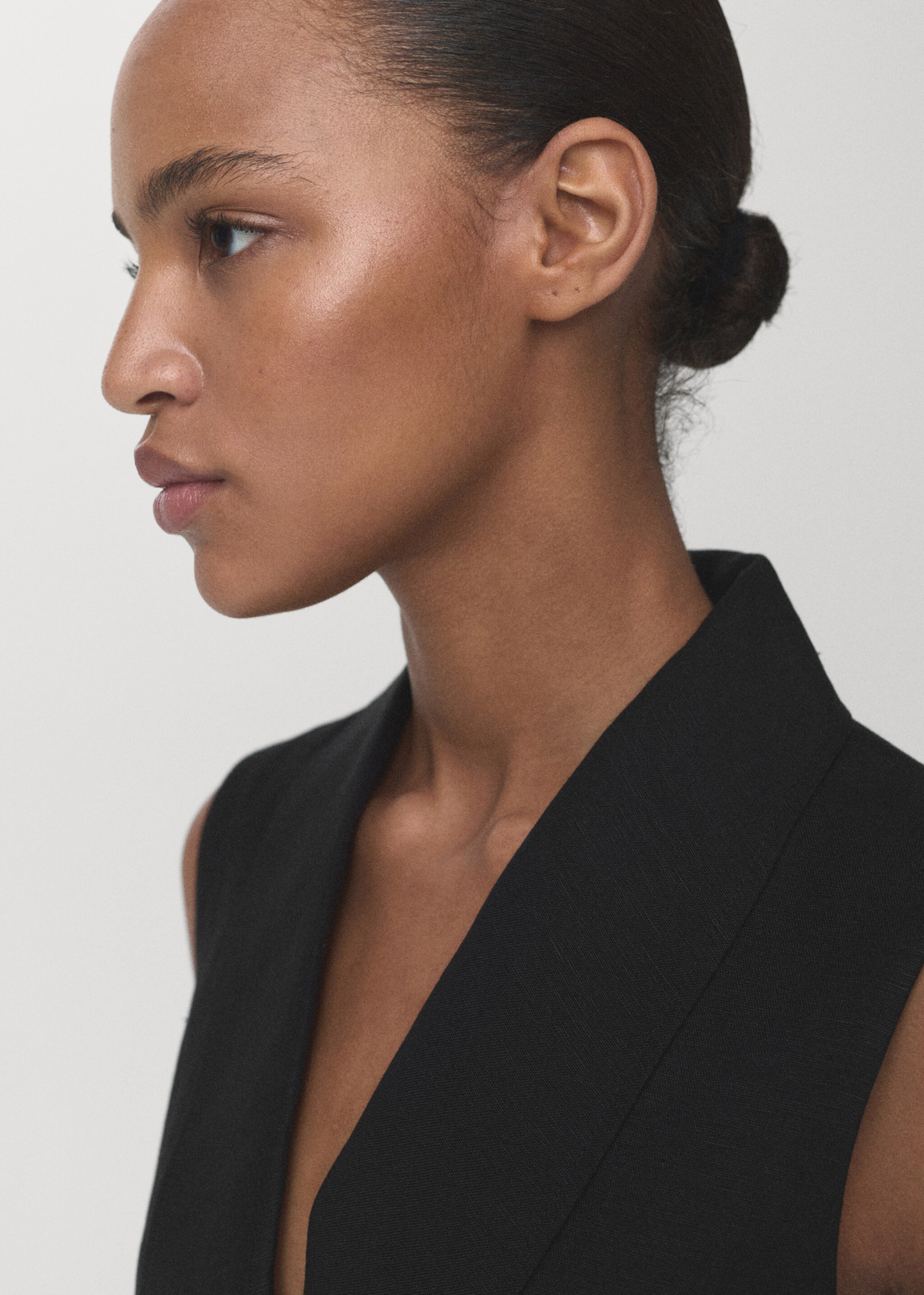 Linen suit waistcoat with belt - Details of the article 1, Black. Ref: 17066734-00.