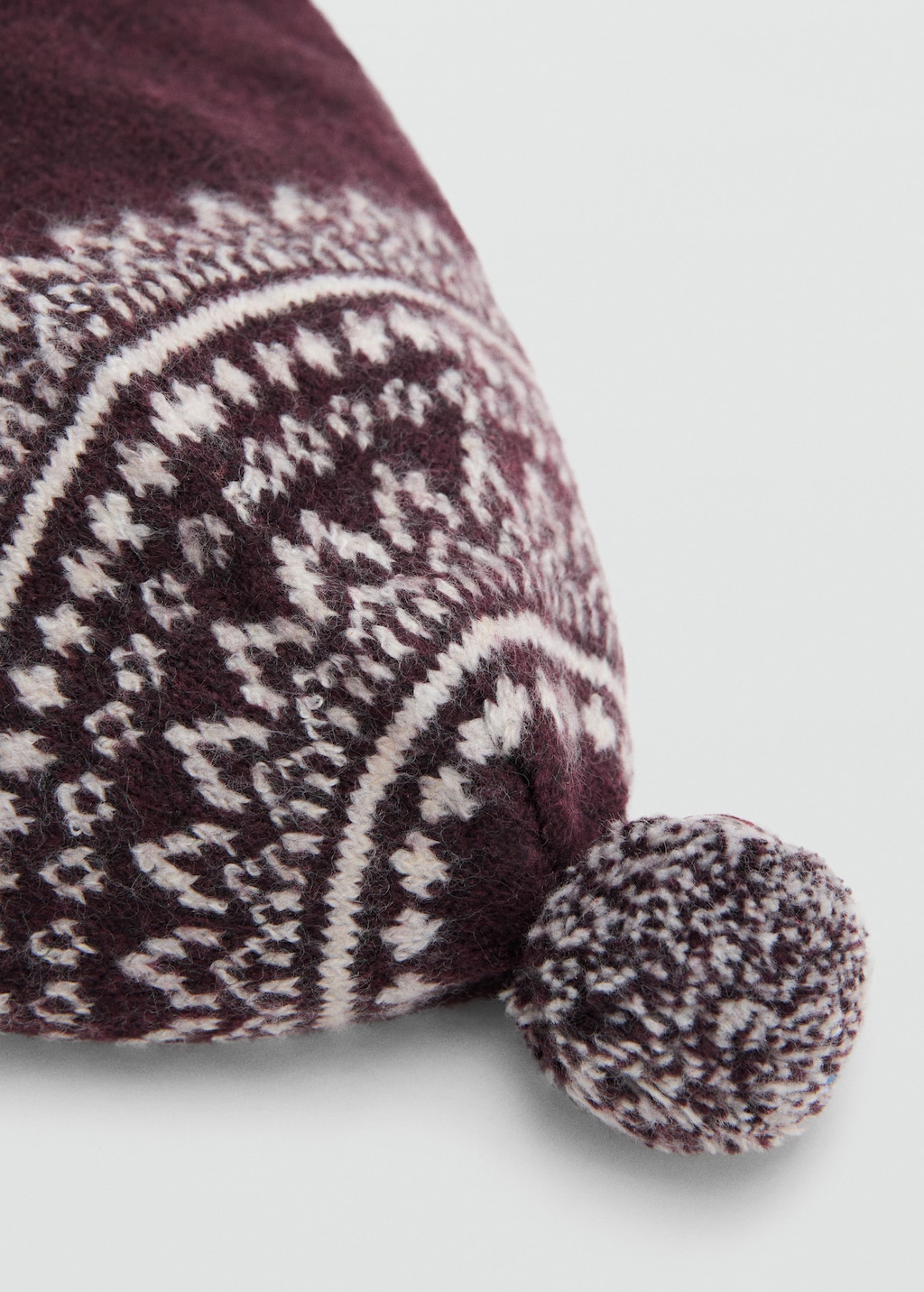Bobble hat with jacquard pattern