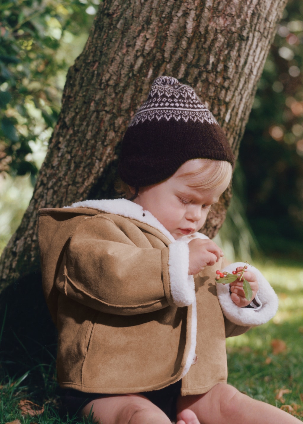Bobble hat with jacquard pattern