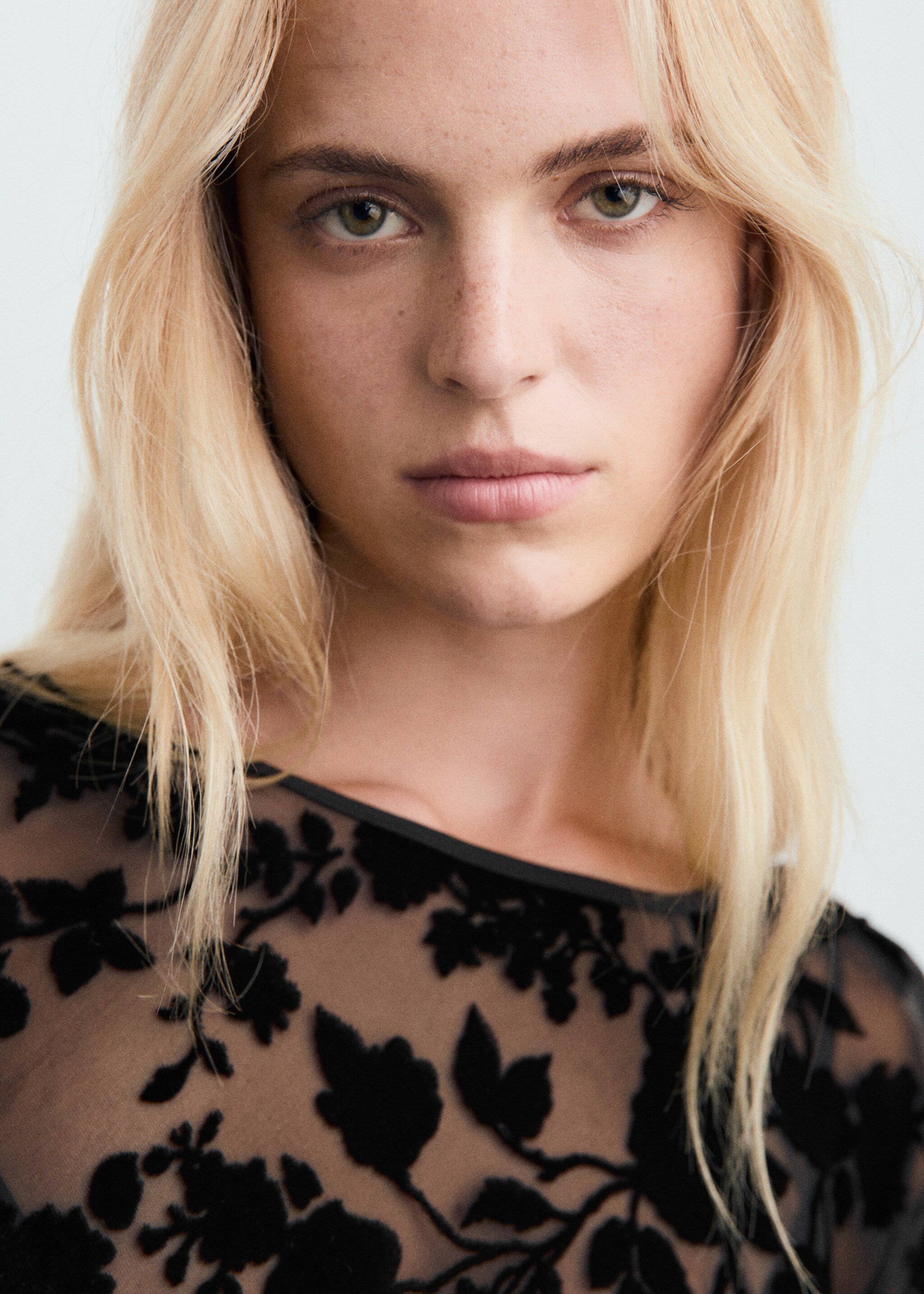 Floral jacquard dress with bell sleeves - Details of the article 1, Black. Ref: 17067136-00.