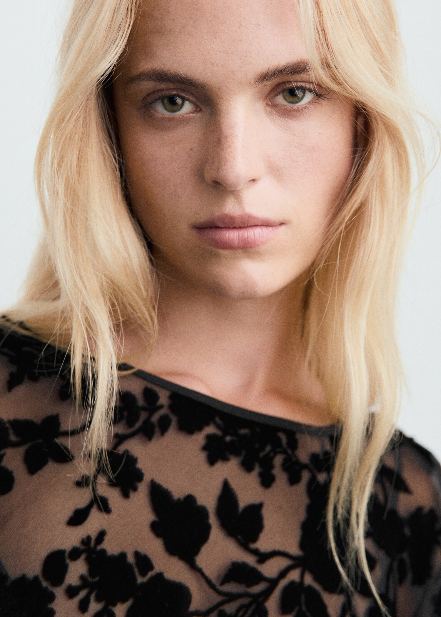 Floral jacquard dress with bell sleeves - Details of the article 1