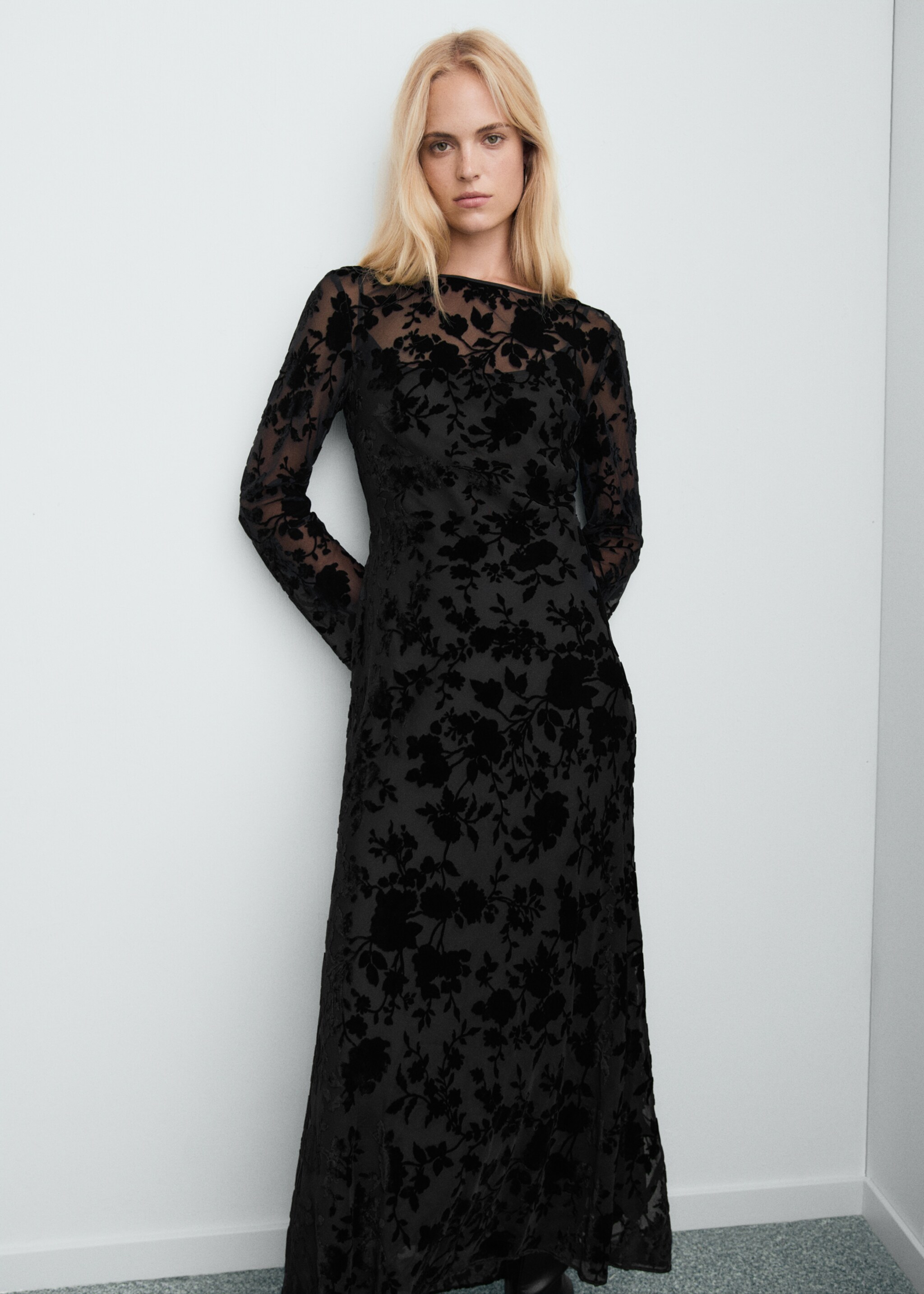 Floral jacquard dress with bell sleeves - Details of the article 2, Black. Ref: 17067136-00.