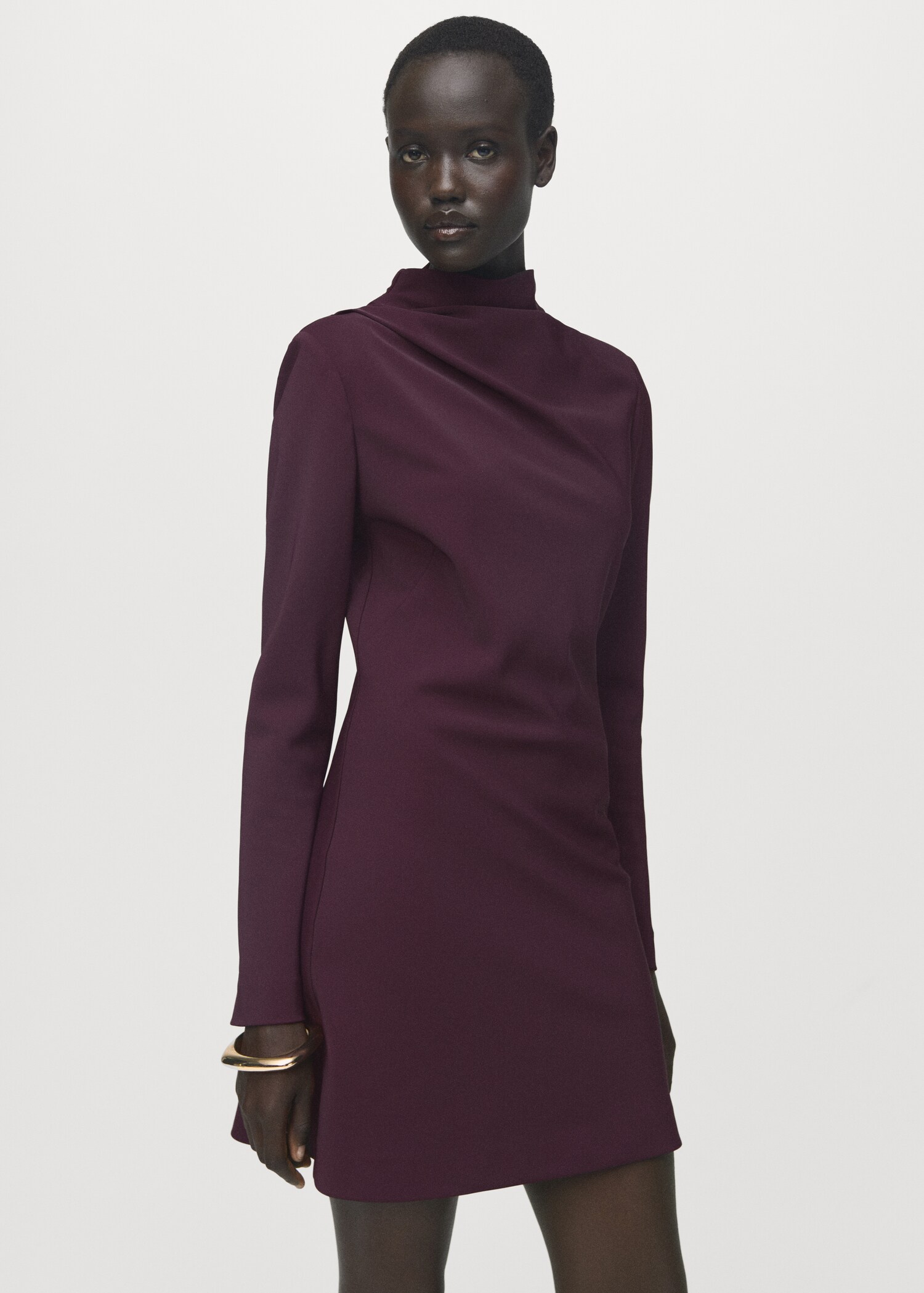 Robe à col drapé à manches longues - Plan moyen
