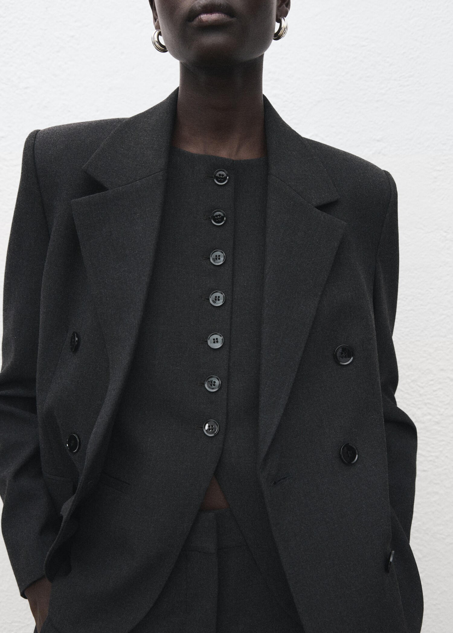 Round-neck suit waistcoat - Details of the article 6