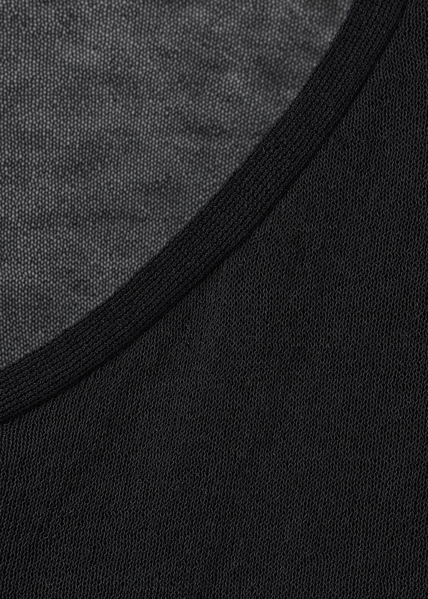 T-shirt with asymmetrical neckline - Details of the article 8