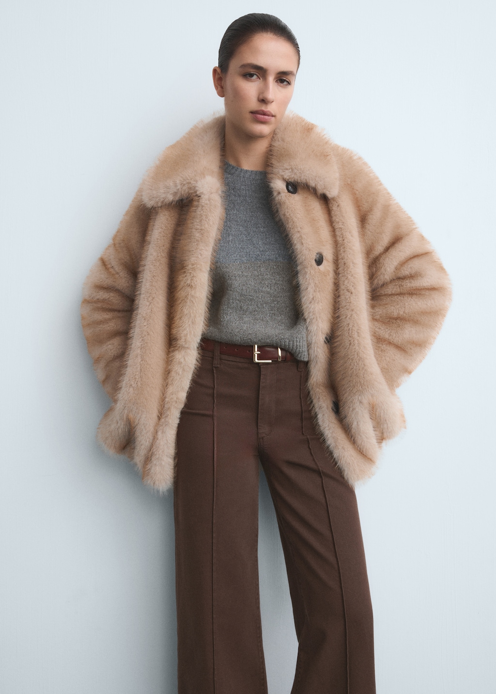 High-waisted wide-leg jeans with stitching