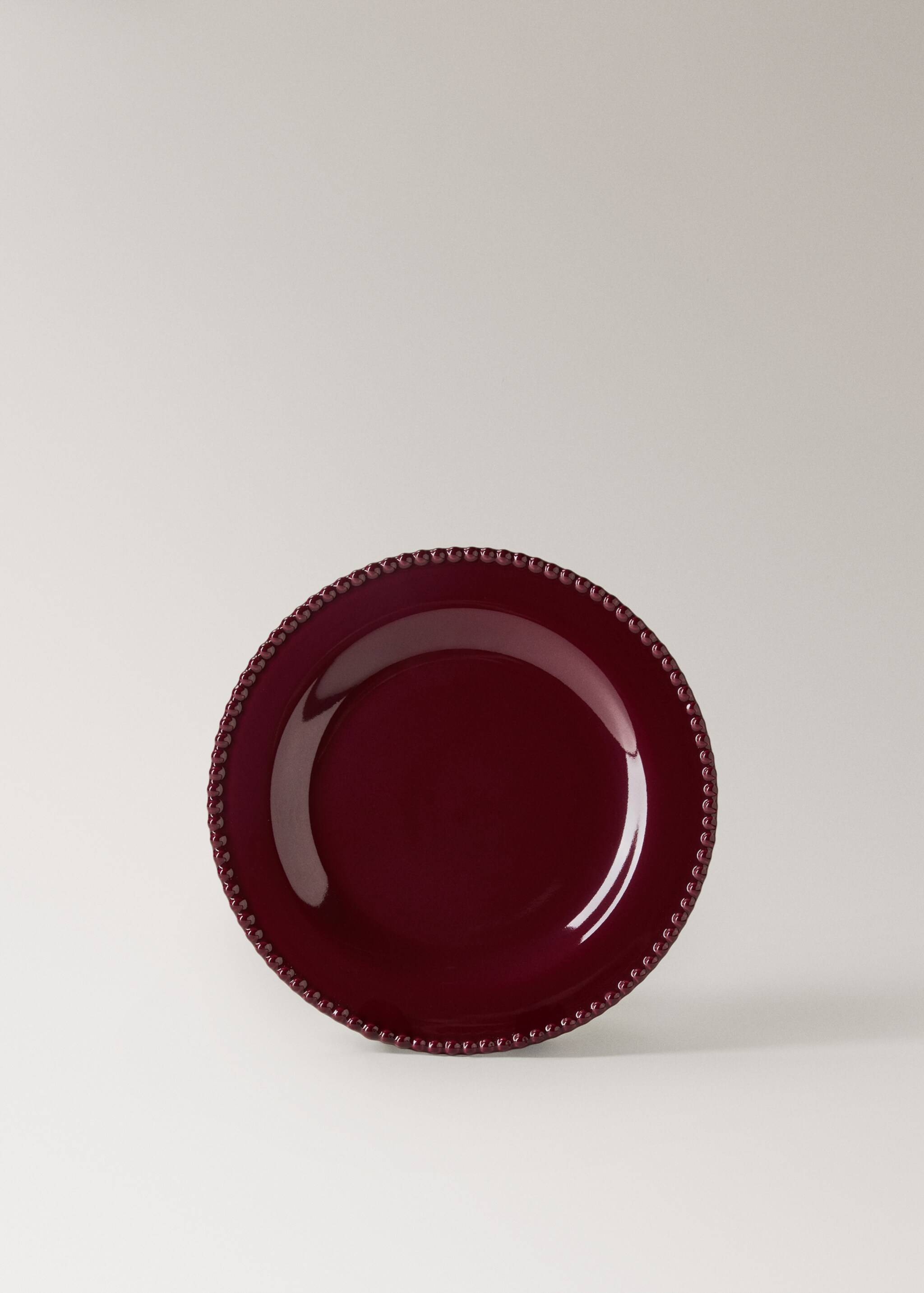 Desserttallerken i steintøy med relieff - Artikkel uten modell, Rød. Ref: 17067777-00.