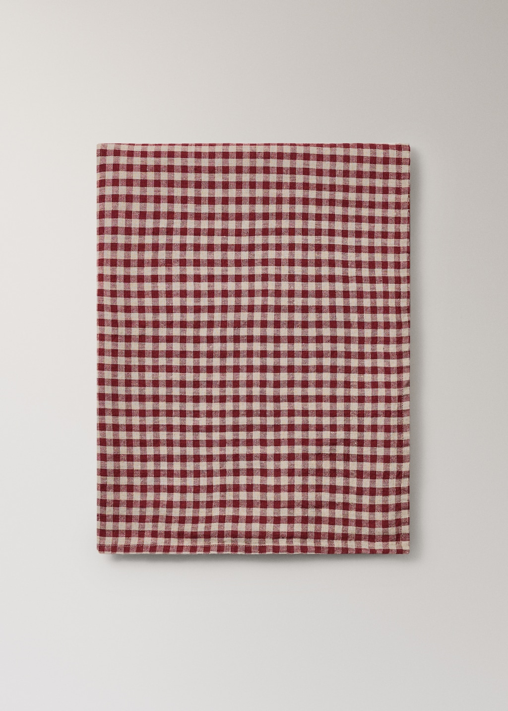 Gingham checked linen tablecloth for 6 to 8 diners