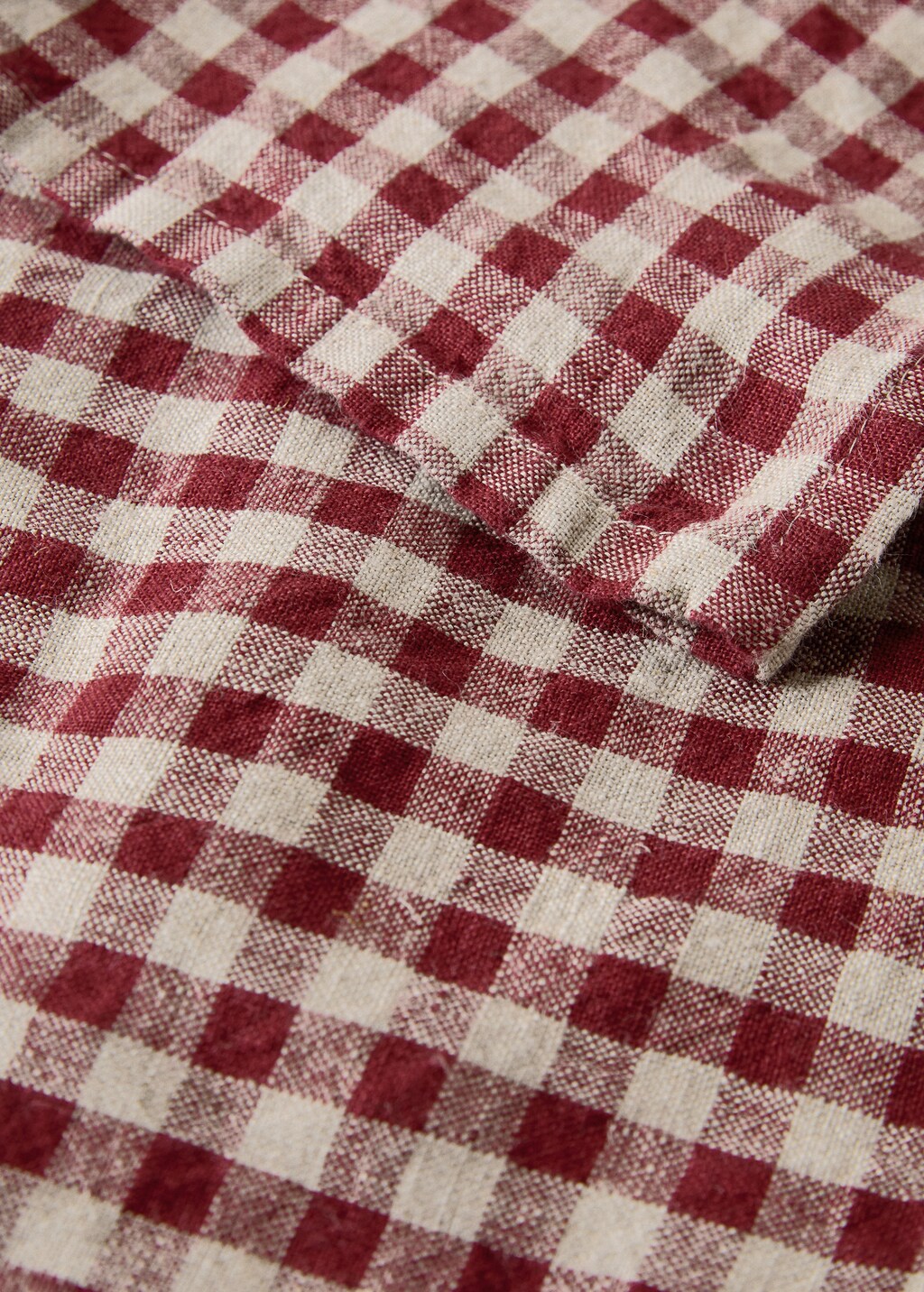 Gingham checked linen tablecloth for 6 to 8 diners