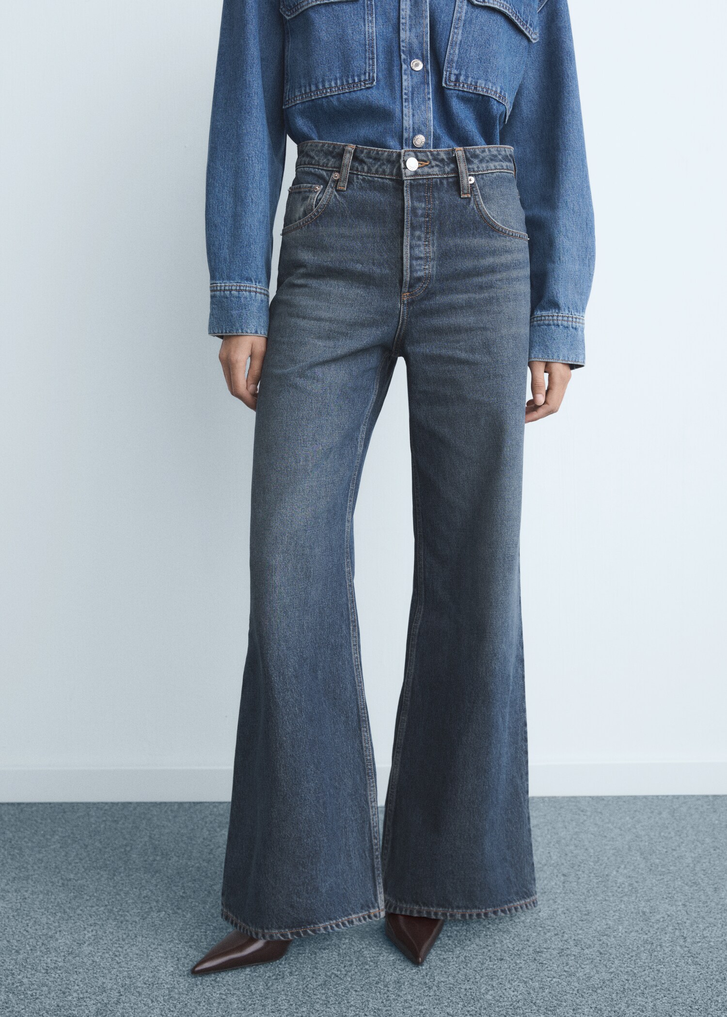 Jeans wide leg tiro alto - Plano medio