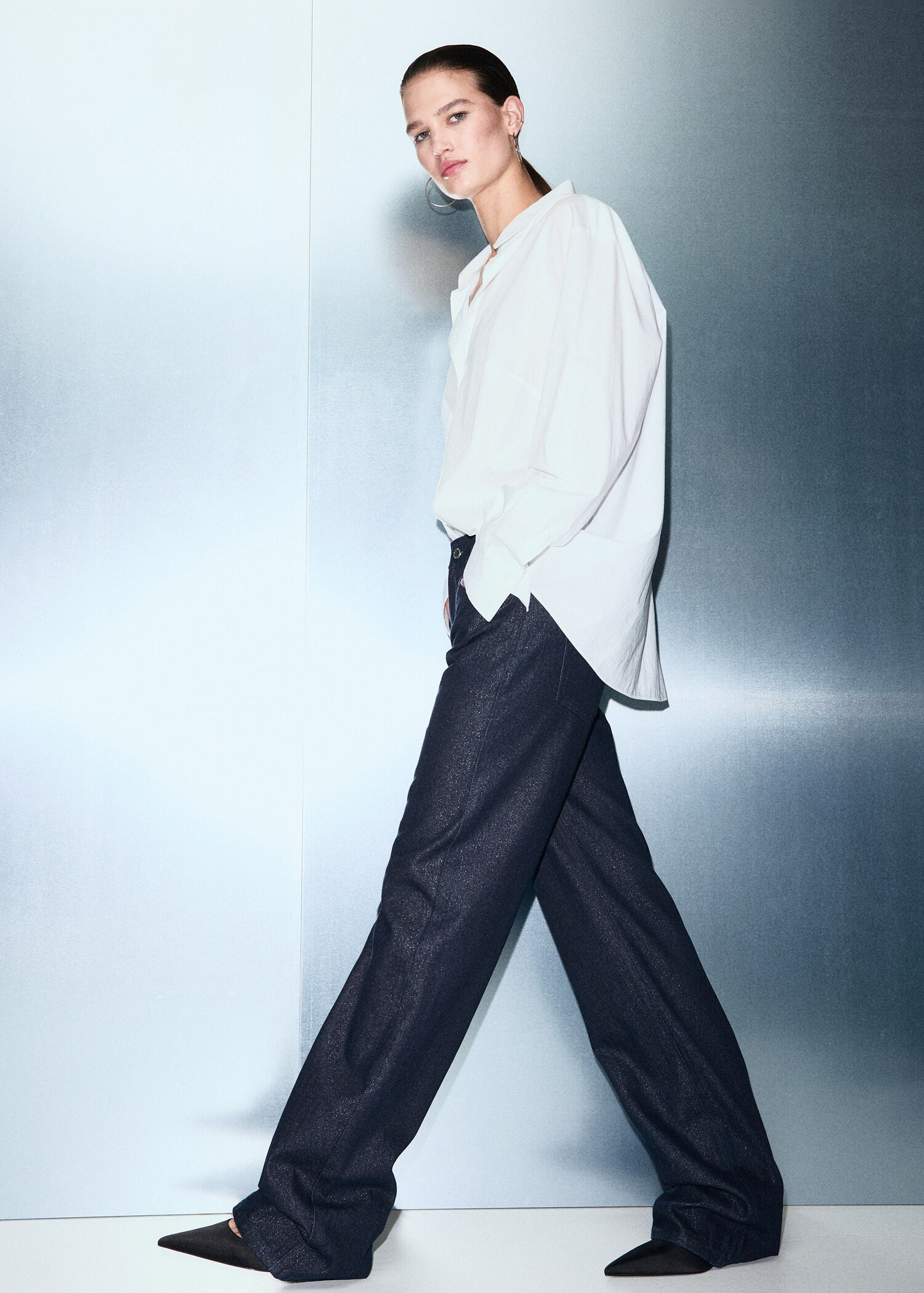 Shiny straight-leg jeans - Details of the article 2