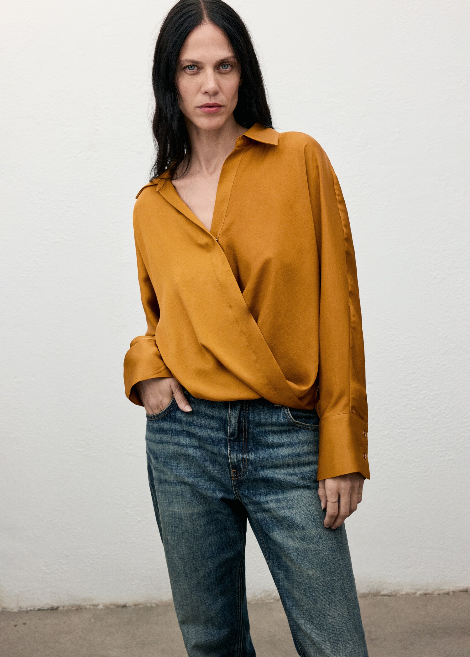 Cross-over satin blouse - Medium plane