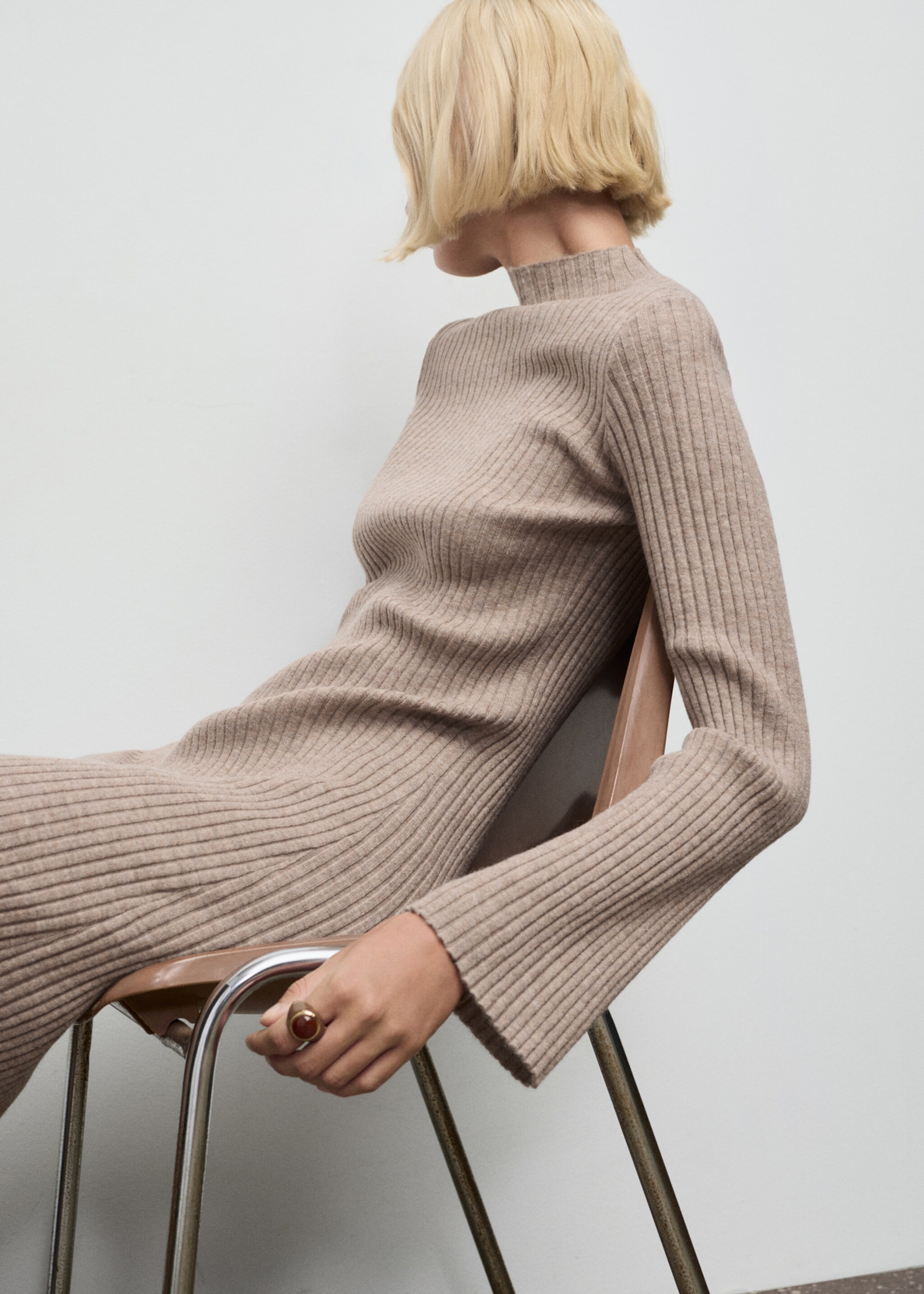Perkins-neck ribbed dress - Details of the article 2, Medium Brown. Ref: 17067801-00.