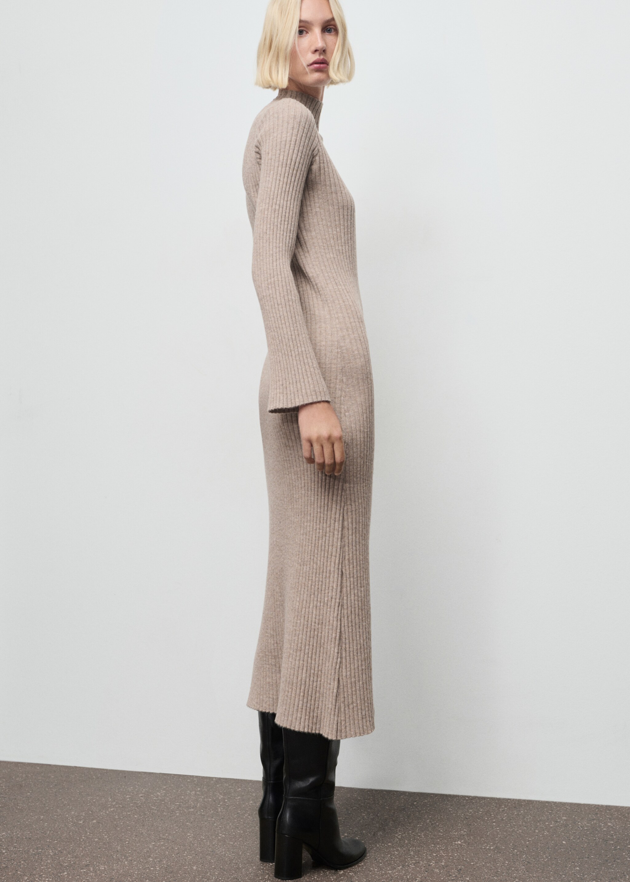 Perkins-neck ribbed dress - Details of the article 6, Medium Brown. Ref: 17067801-00.