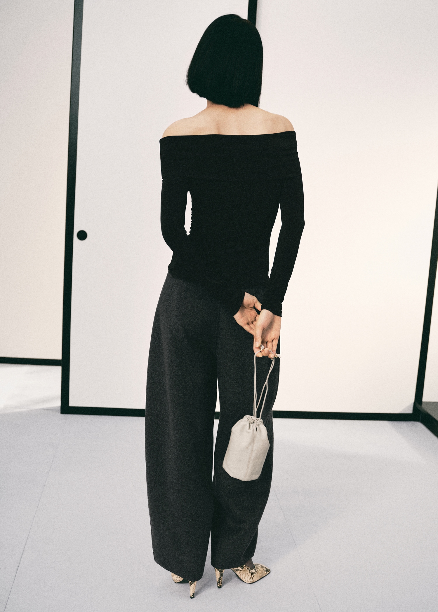 Strapless t-shirt with metallic detail - Reverse of the article