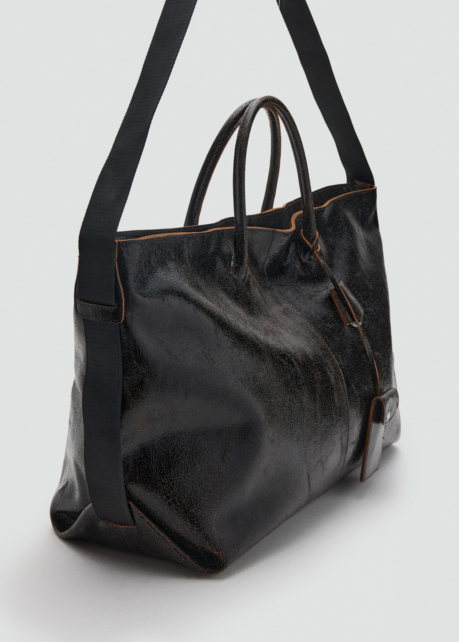 Maxi shopper leather bag with charms - Details of the article 1