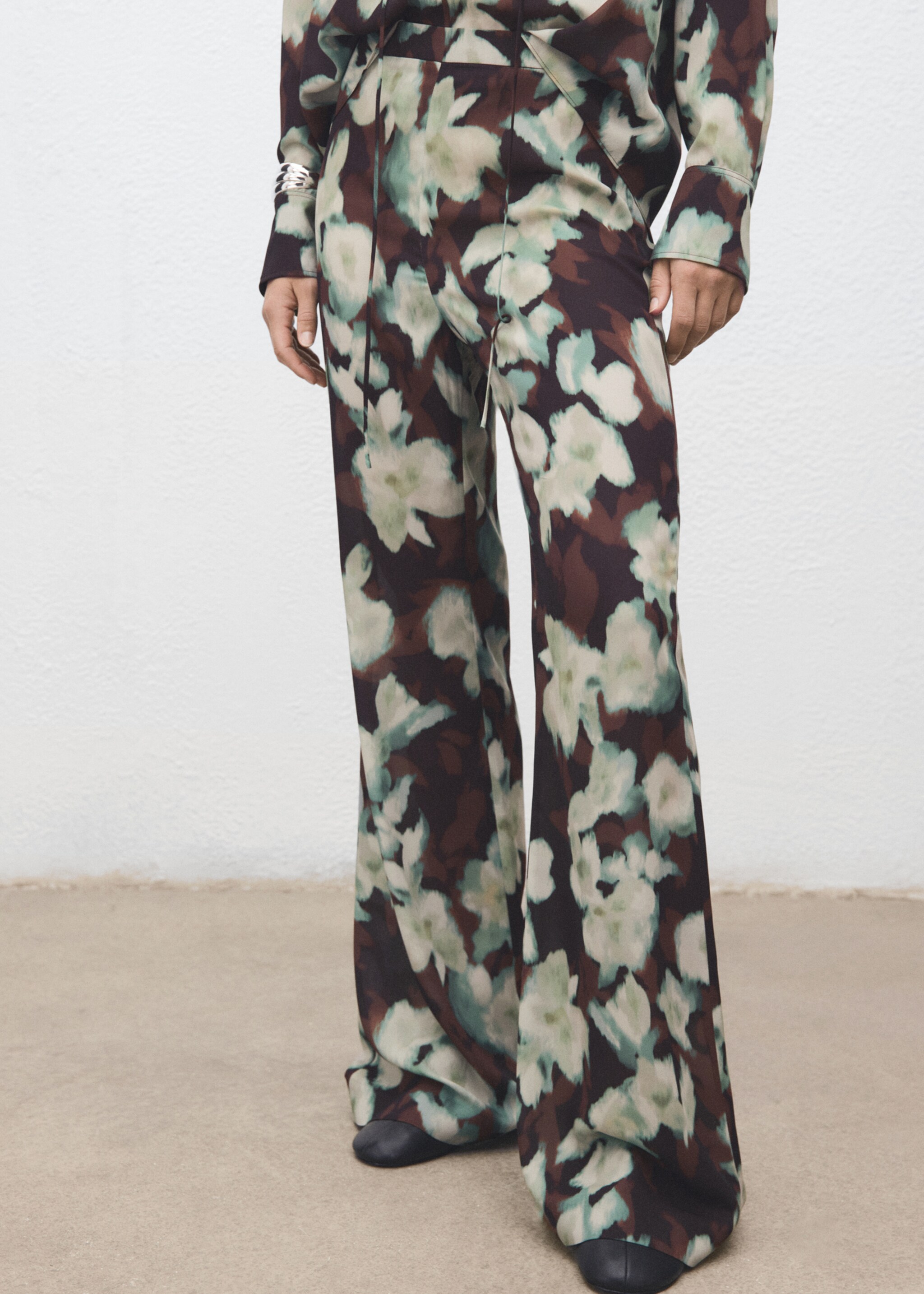 Printed flared trousers - Medium plane, Green. Ref: 17067815-00.
