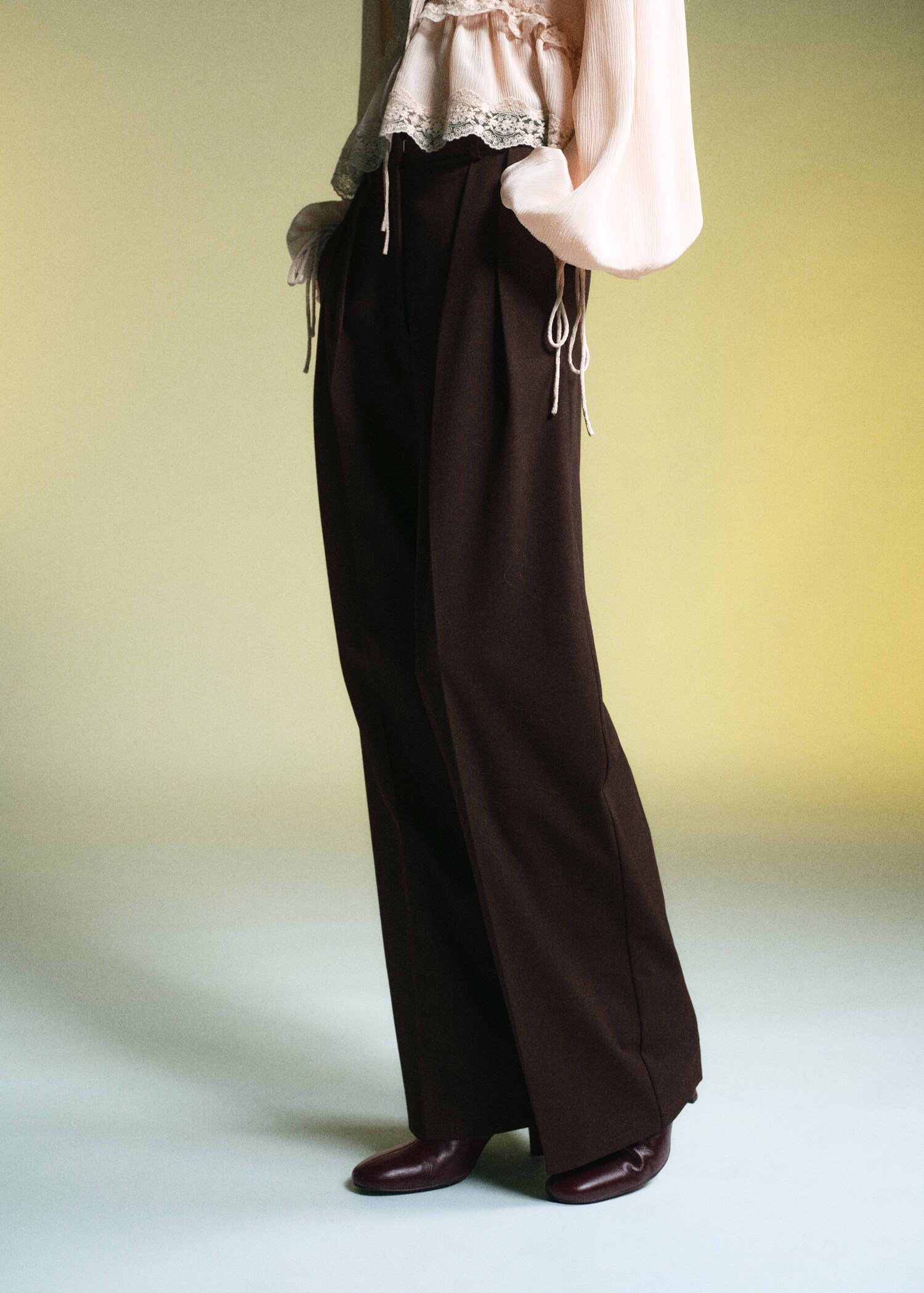 Wide-leg mid-rise pleated trousers - Medium plane