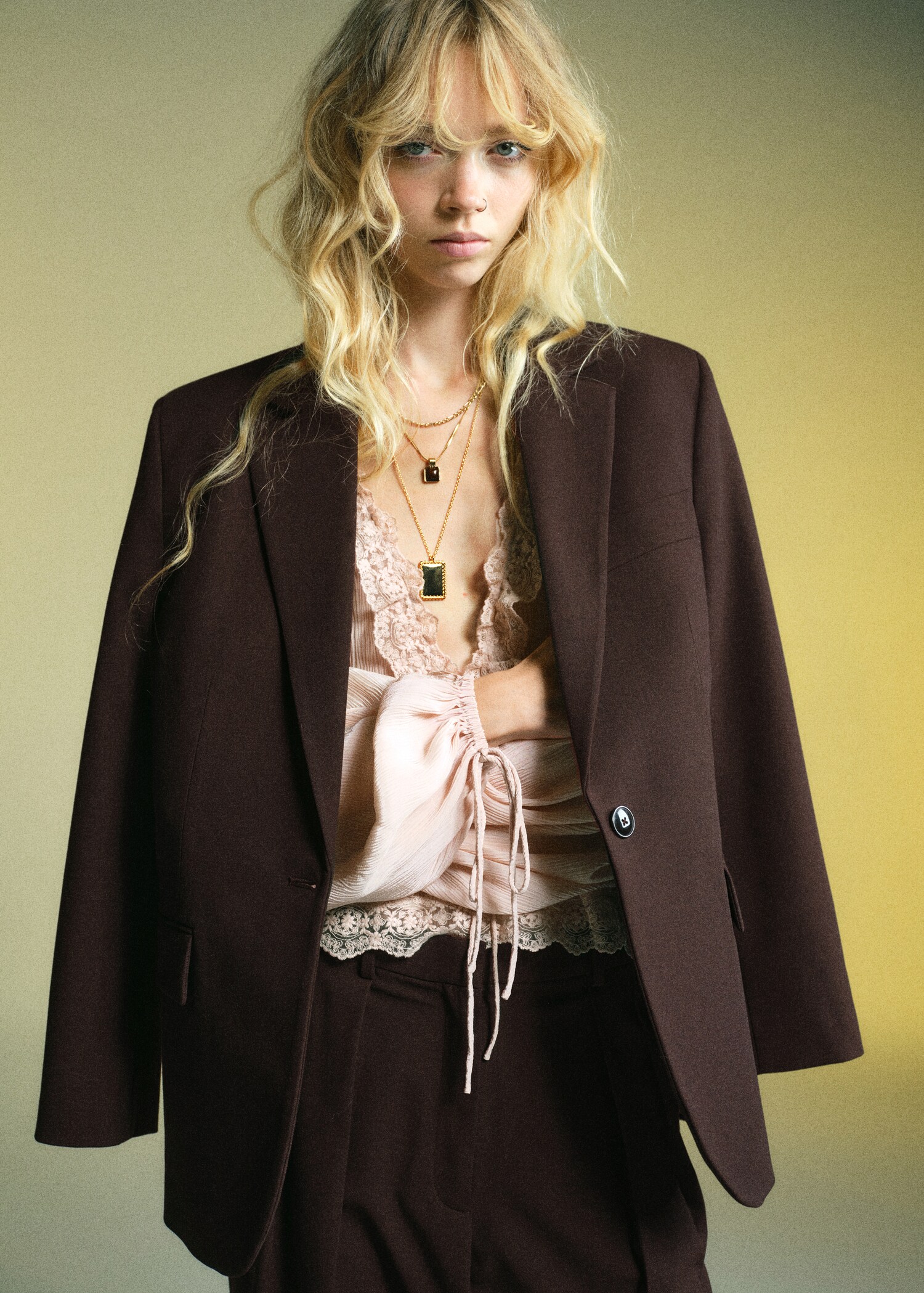 Wide-leg mid-rise pleated trousers - Details of the article 1