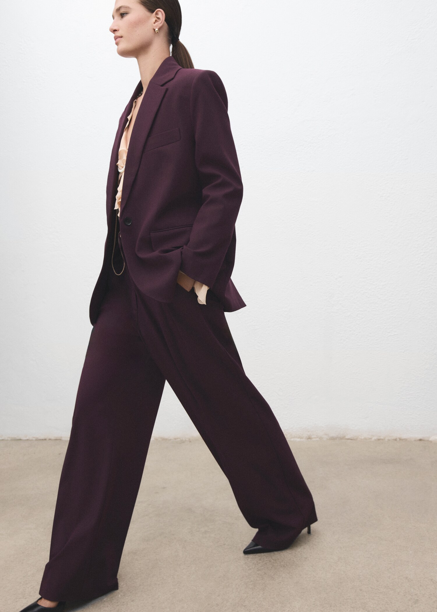 Wide-leg mid-rise pleated trousers - Details of the article 2