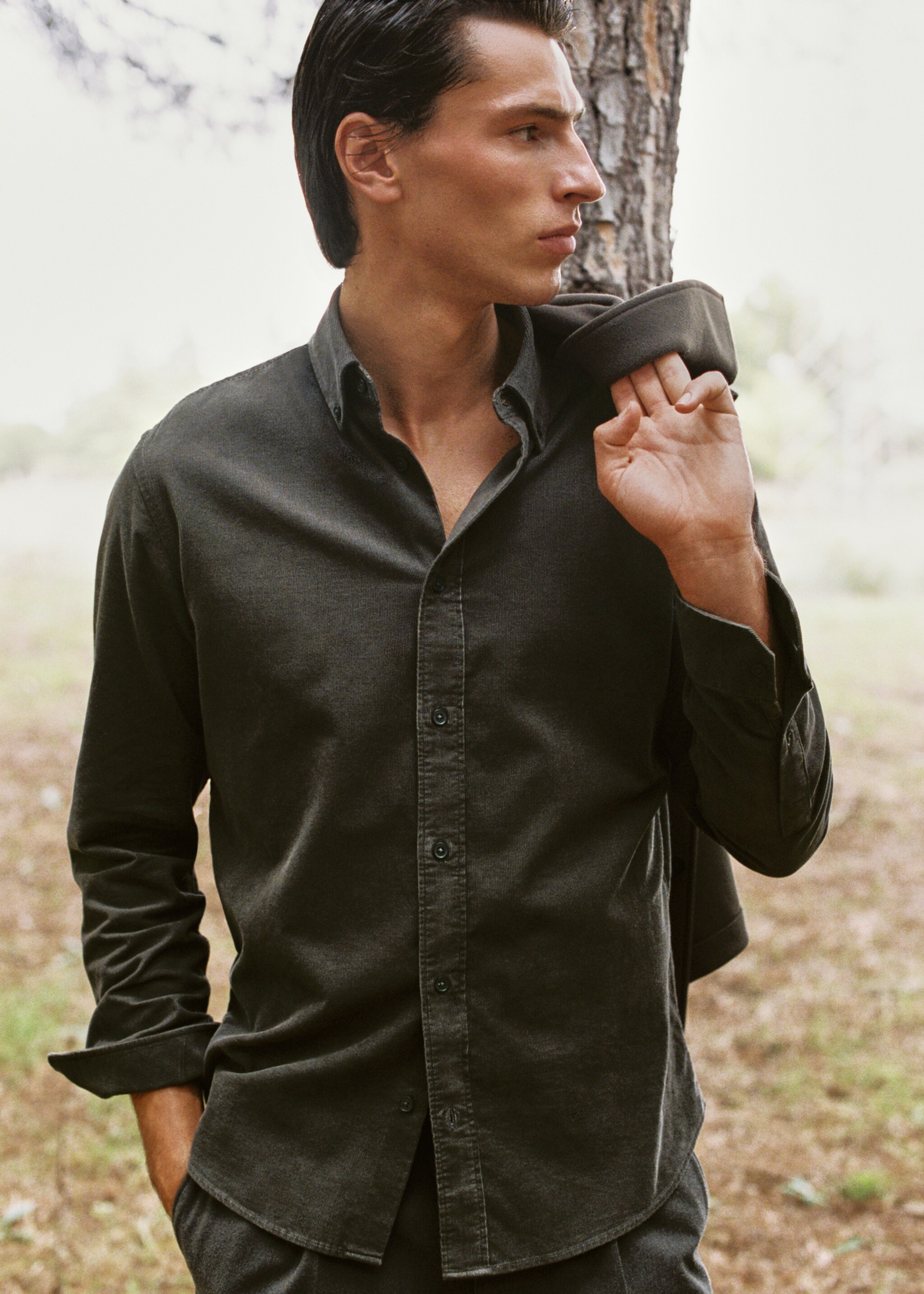 Classic-fit micro-corduroy shirt - Details of the article 3, Dark Green. Ref: 17067899-00.