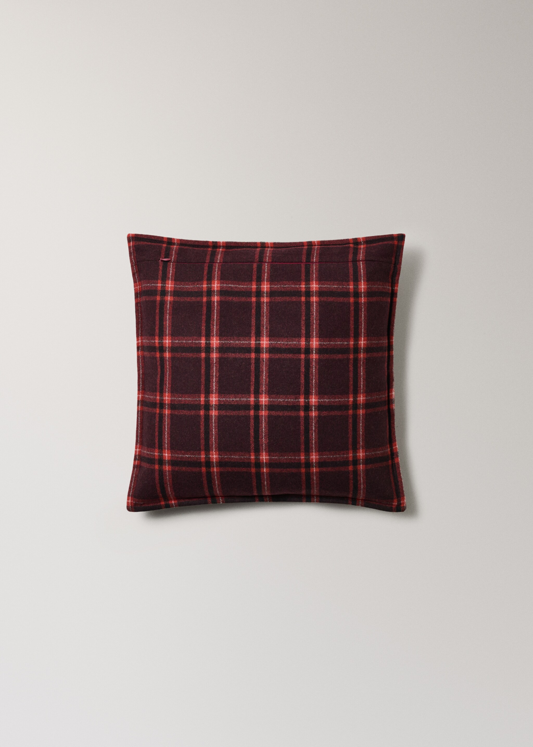 Wool check cushion cover 45x45 cm - Details of the article 4, Red. Ref: 17067900-00.