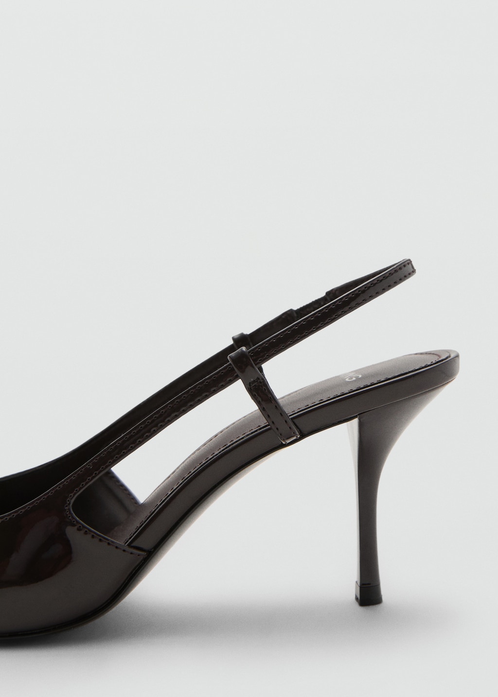 Patent leather high-heeled shoes with ring detail