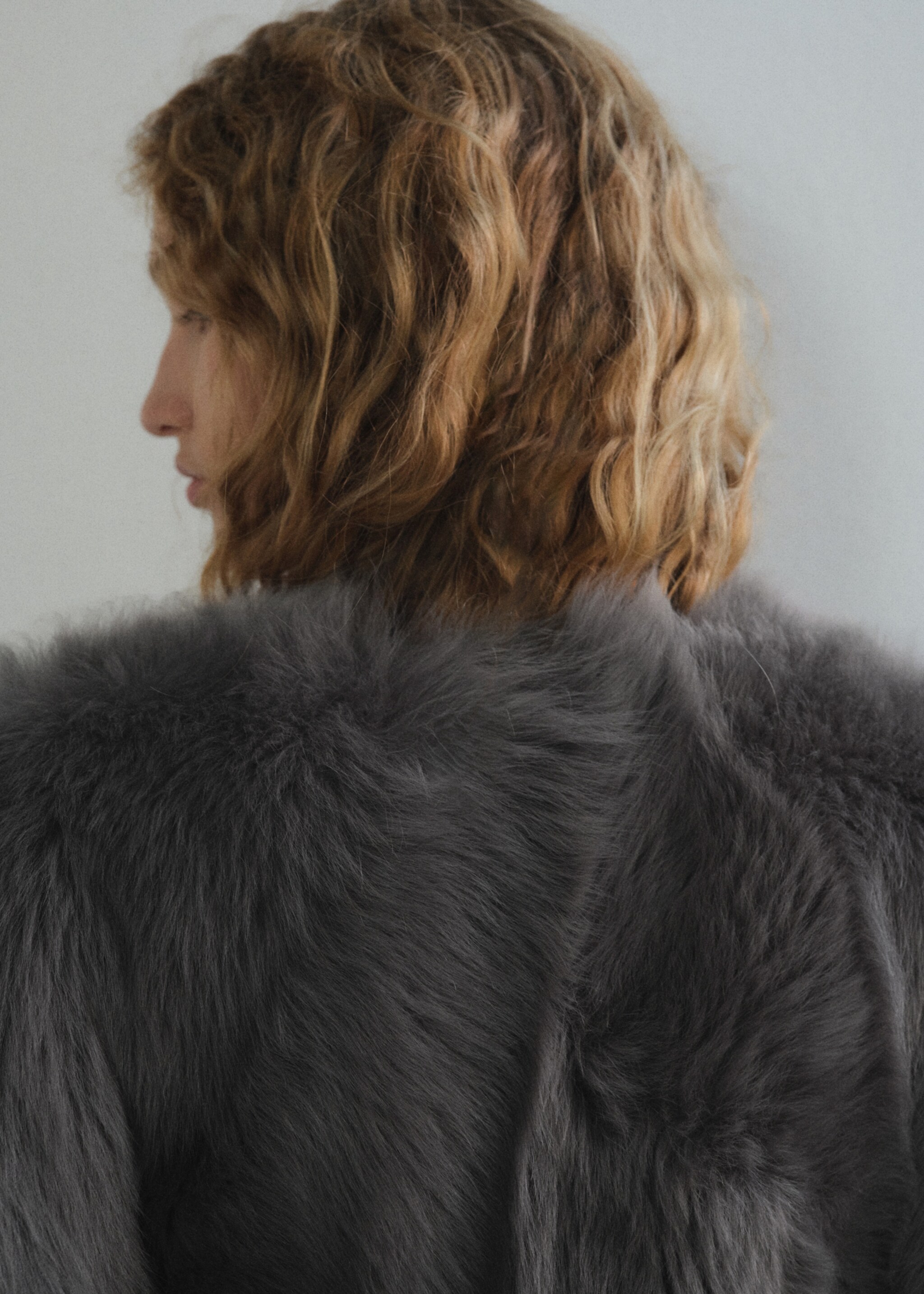 Reversible fur coat - Details of the article 6, Grey. Ref: 17067907-00.
