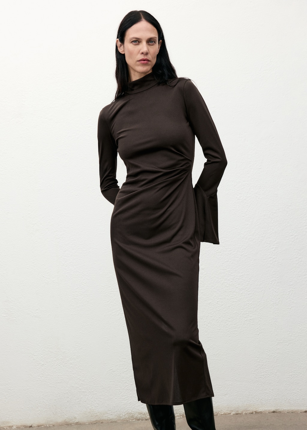 Fitted dress with bell sleeves
