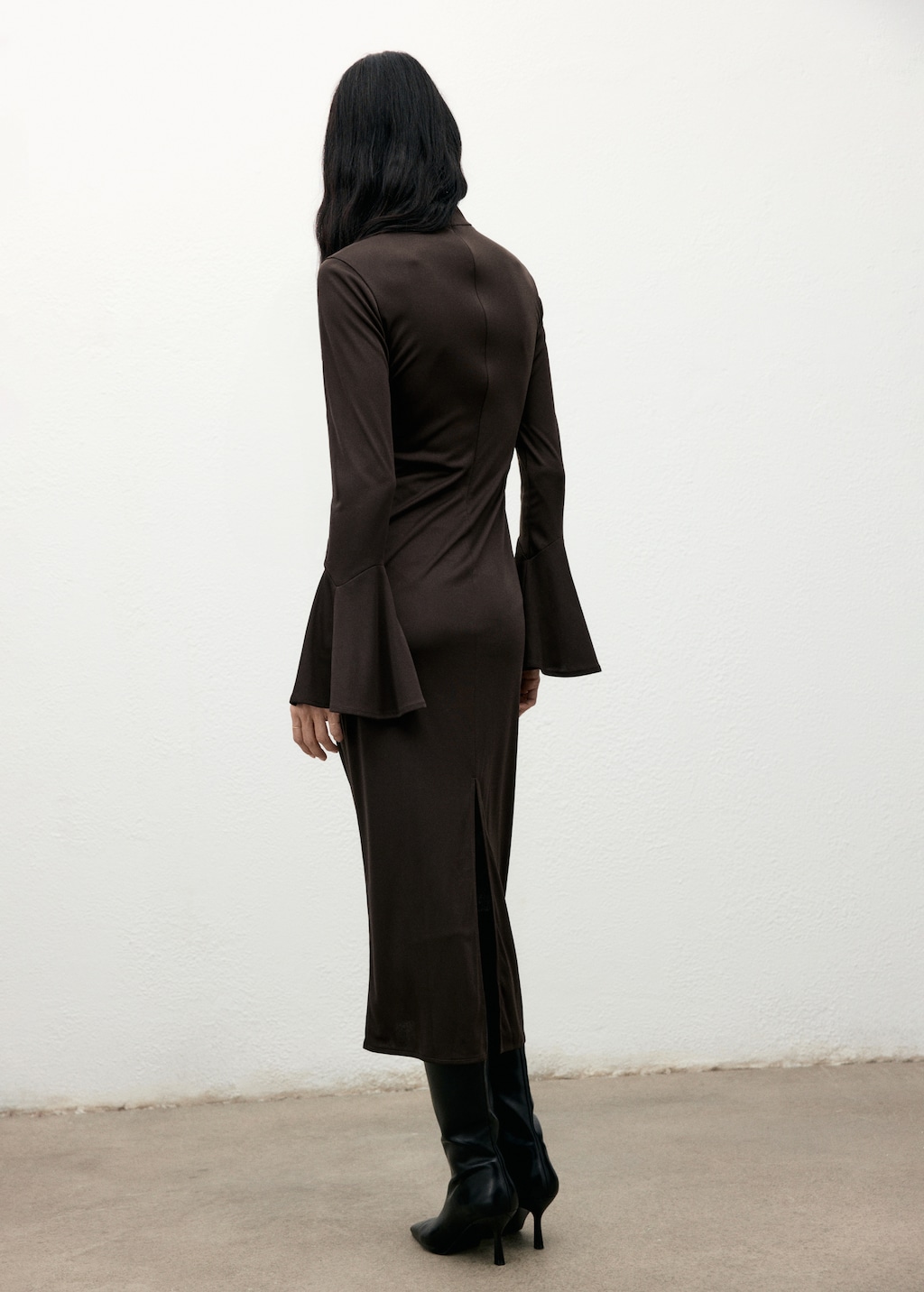 Fitted dress with bell sleeves